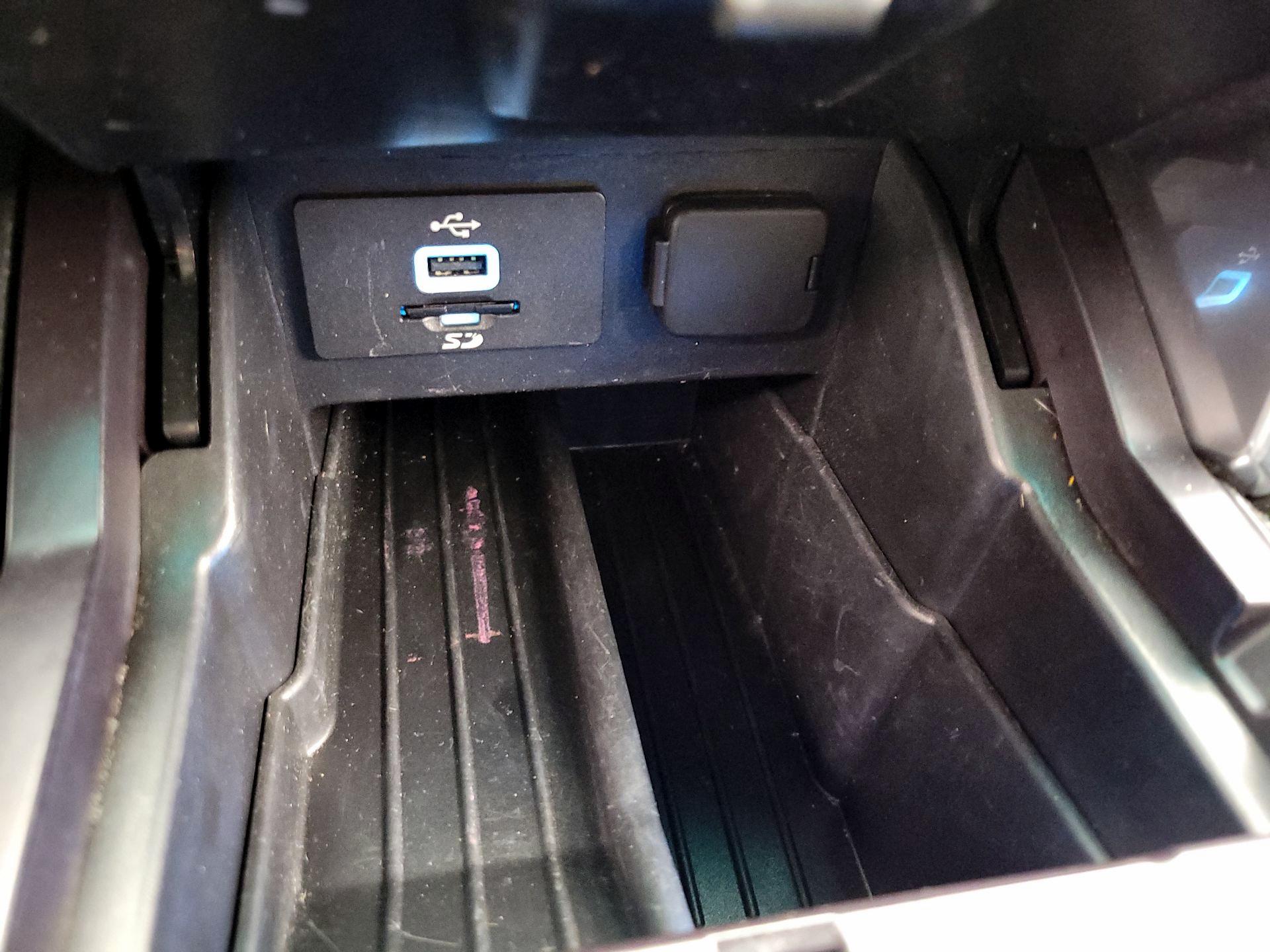 Thumbnail: 2016 Ford Explorer - 19