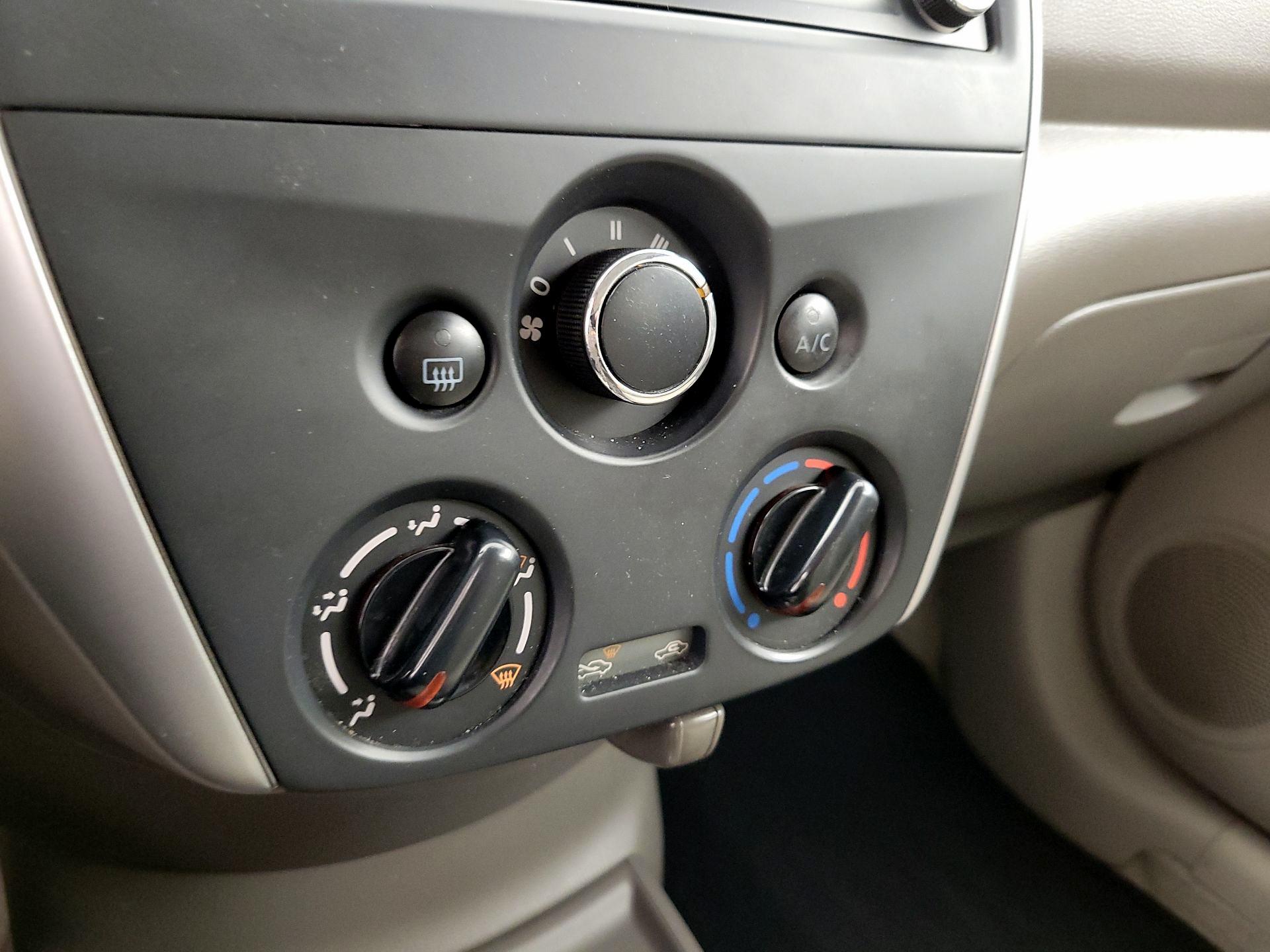 Thumbnail: 2015 Nissan Versa - 16