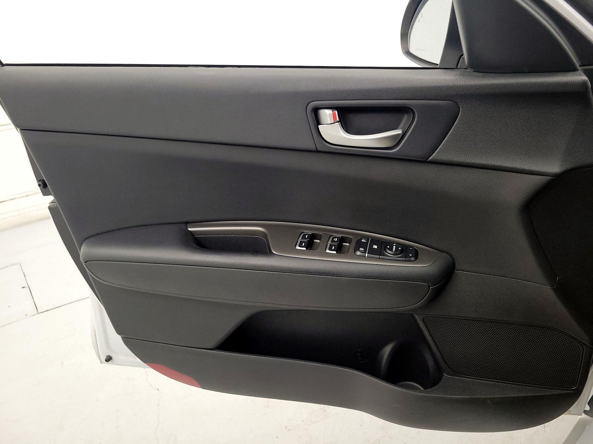 Thumbnail: 2020 Kia Optima - 12