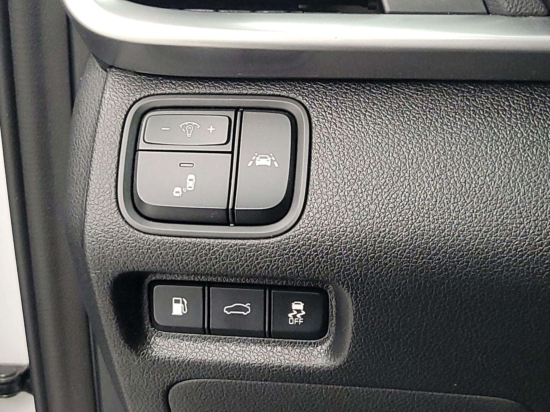 Thumbnail: 2020 Kia Optima - 13