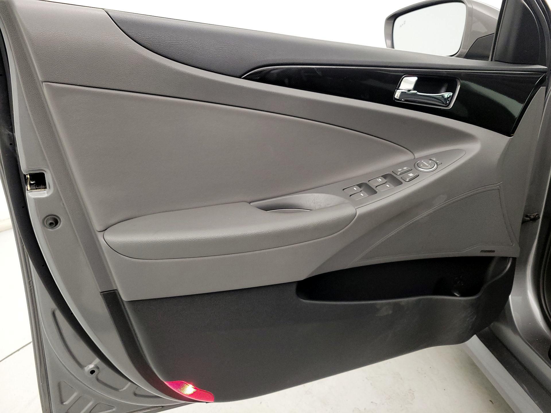 Thumbnail: 2014 Hyundai Sonata - 12