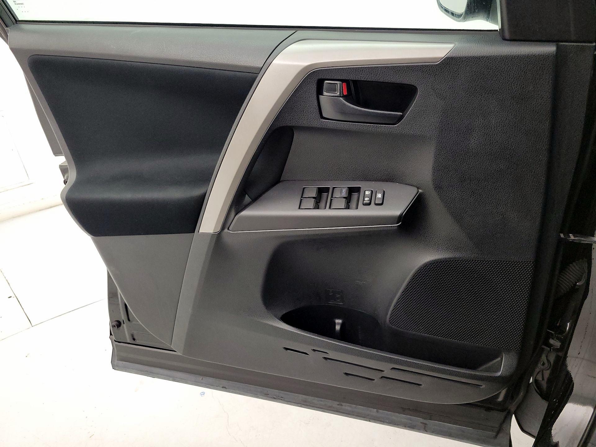 Thumbnail: 2017 Toyota RAV4 - 12