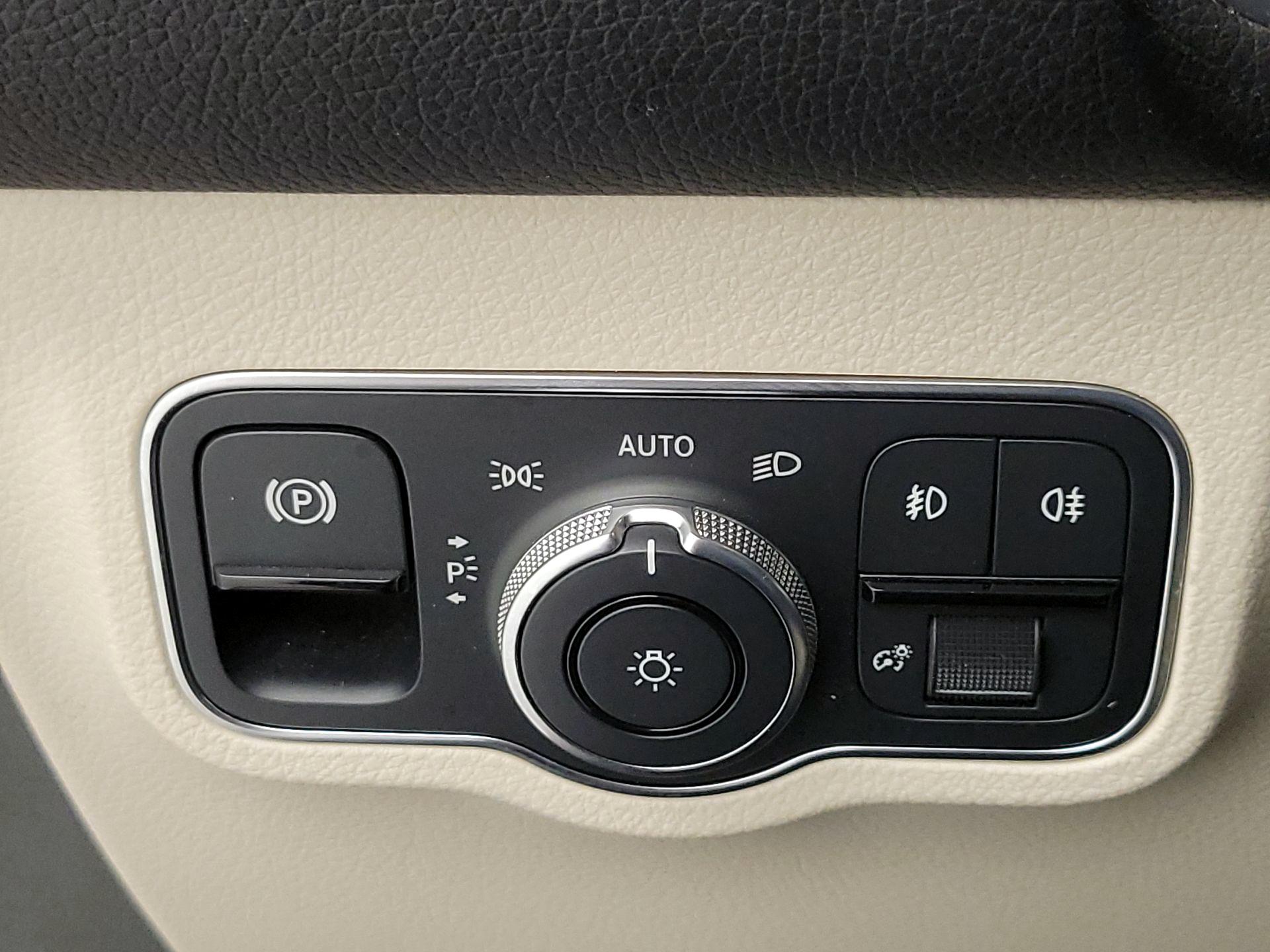 Thumbnail: 2021 Mercedes-Benz GLB - 13