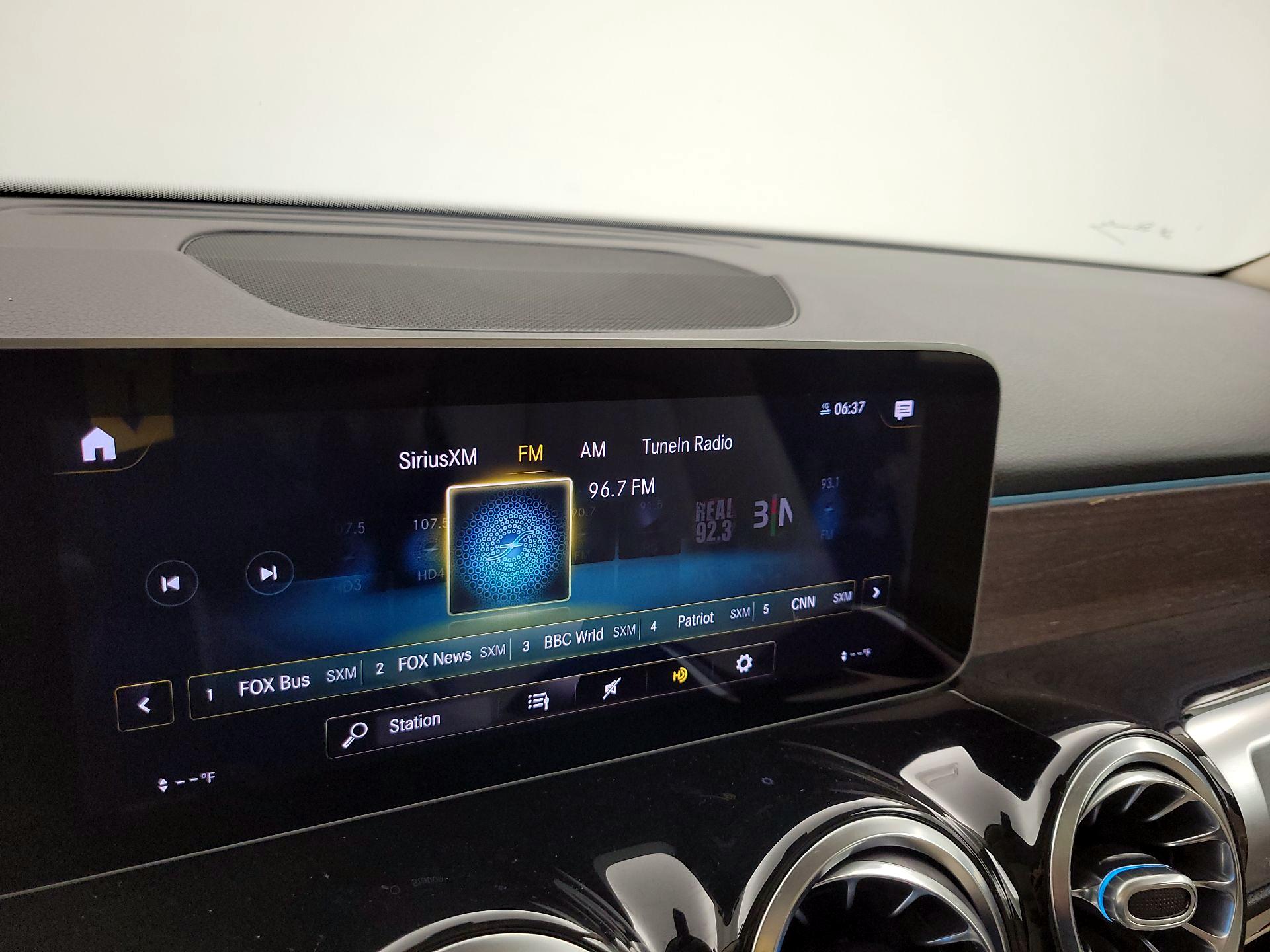 Thumbnail: 2021 Mercedes-Benz GLB - 15