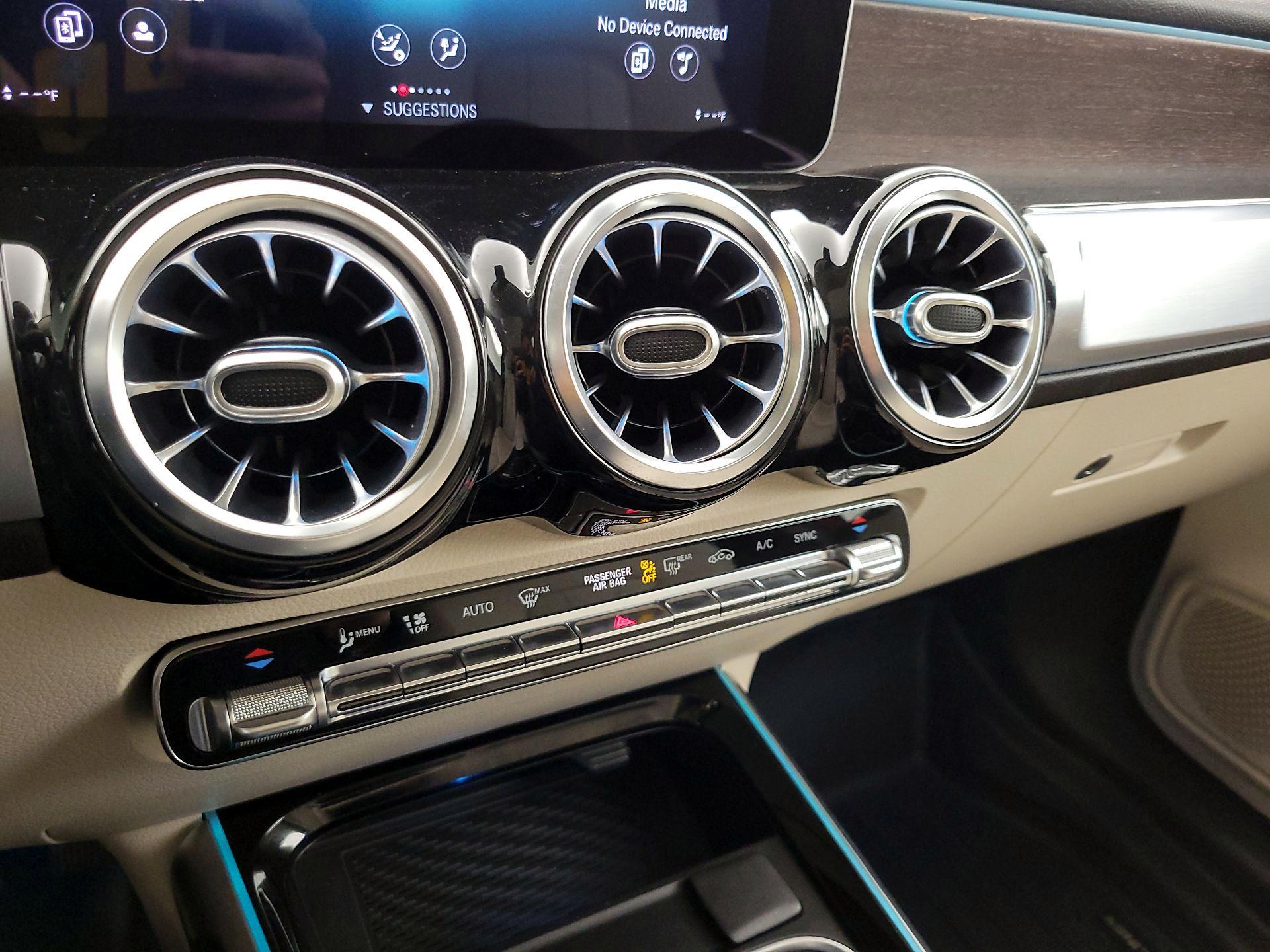 Thumbnail: 2021 Mercedes-Benz GLB - 16