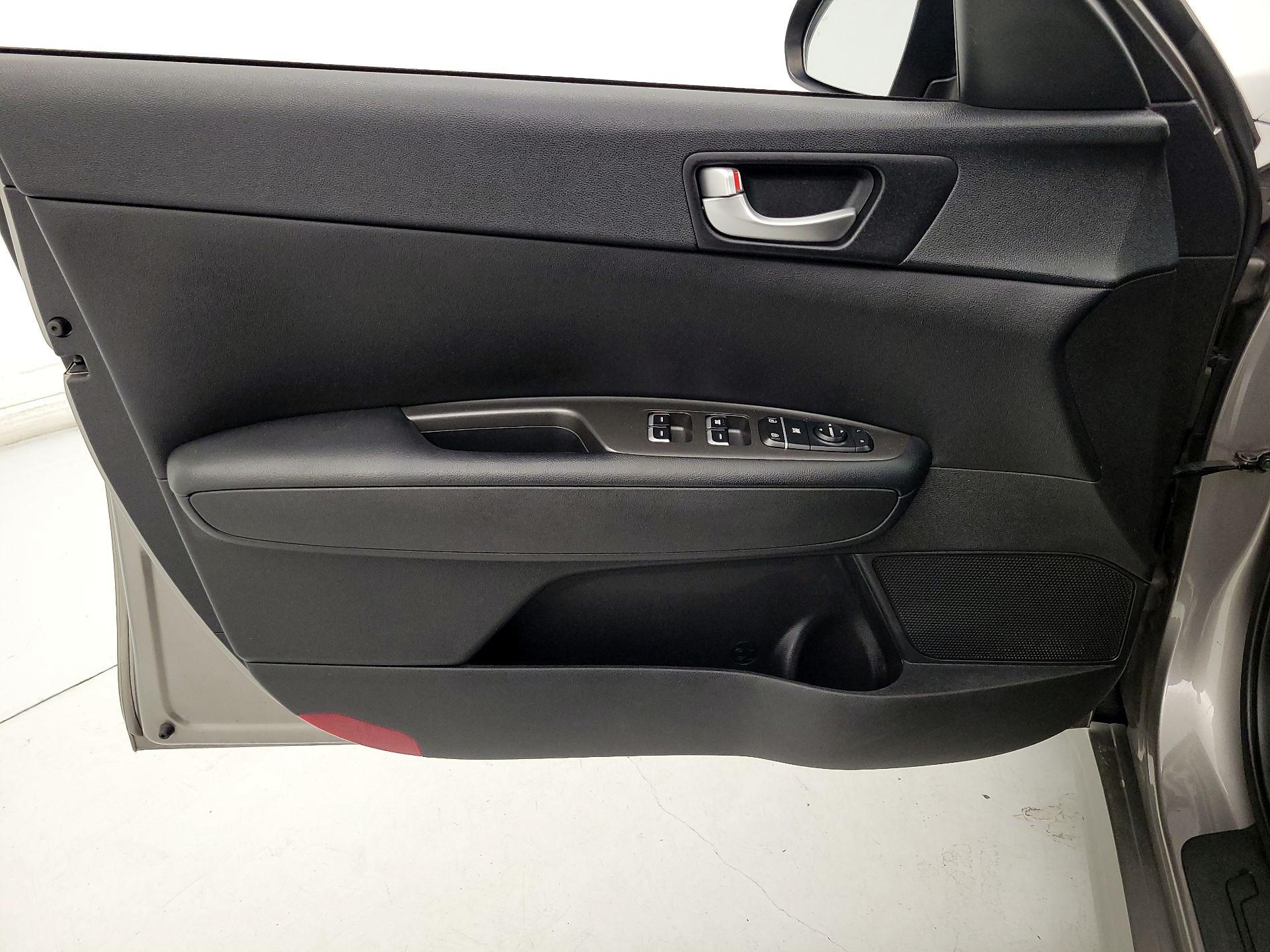 Thumbnail: 2016 Kia Optima - 12