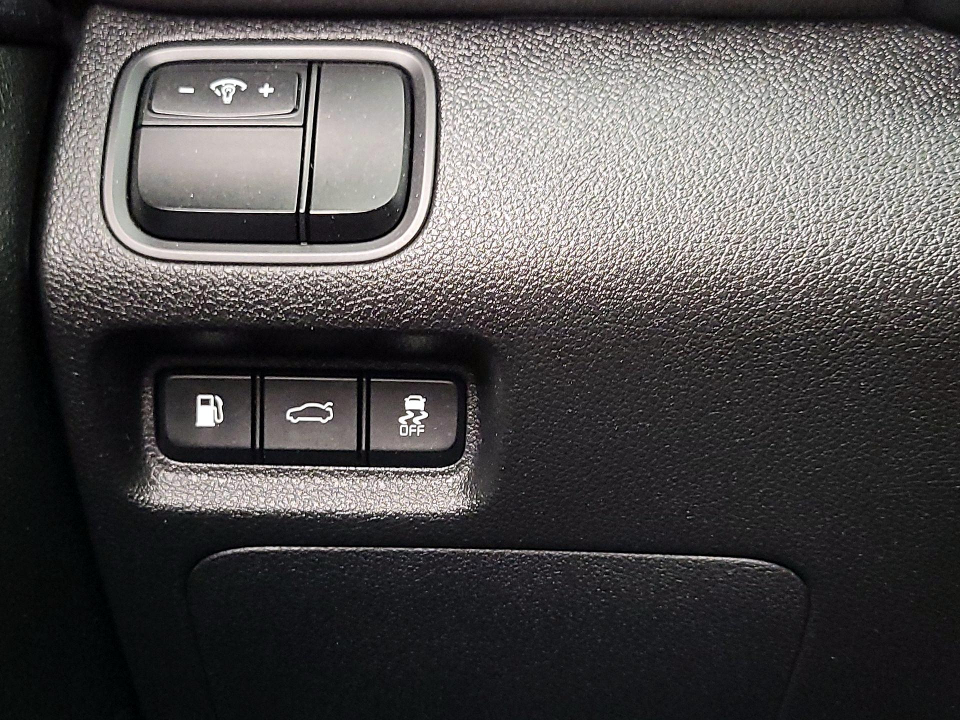 Thumbnail: 2016 Kia Optima - 13