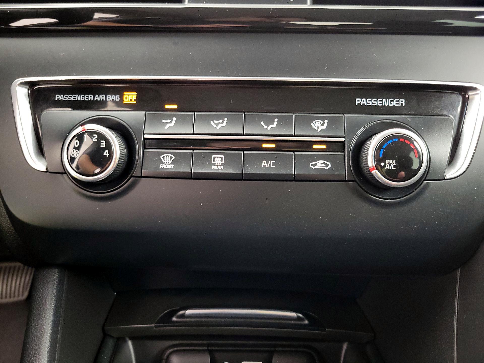 Thumbnail: 2016 Kia Optima - 16