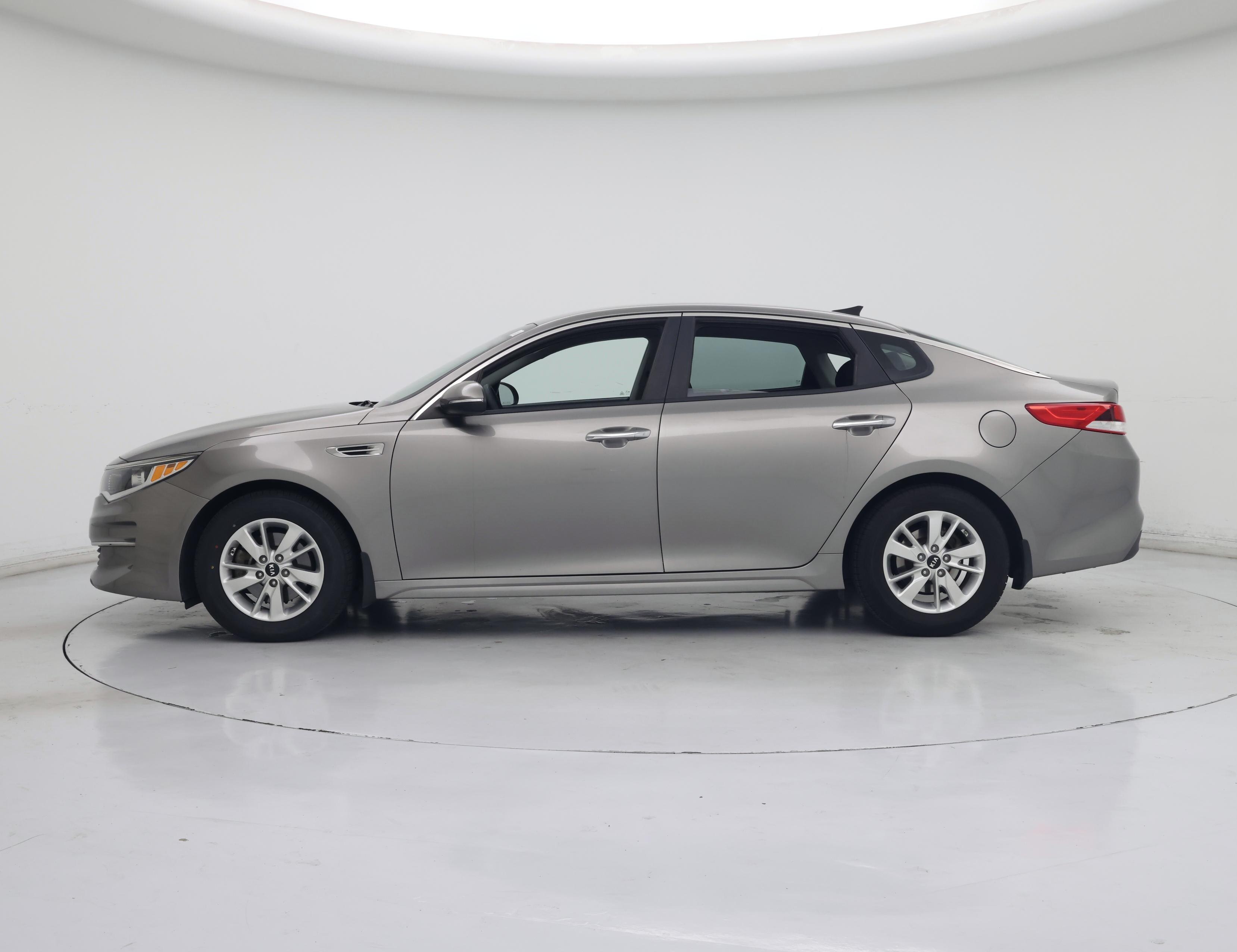 Thumbnail: 2016 Kia Optima - 3