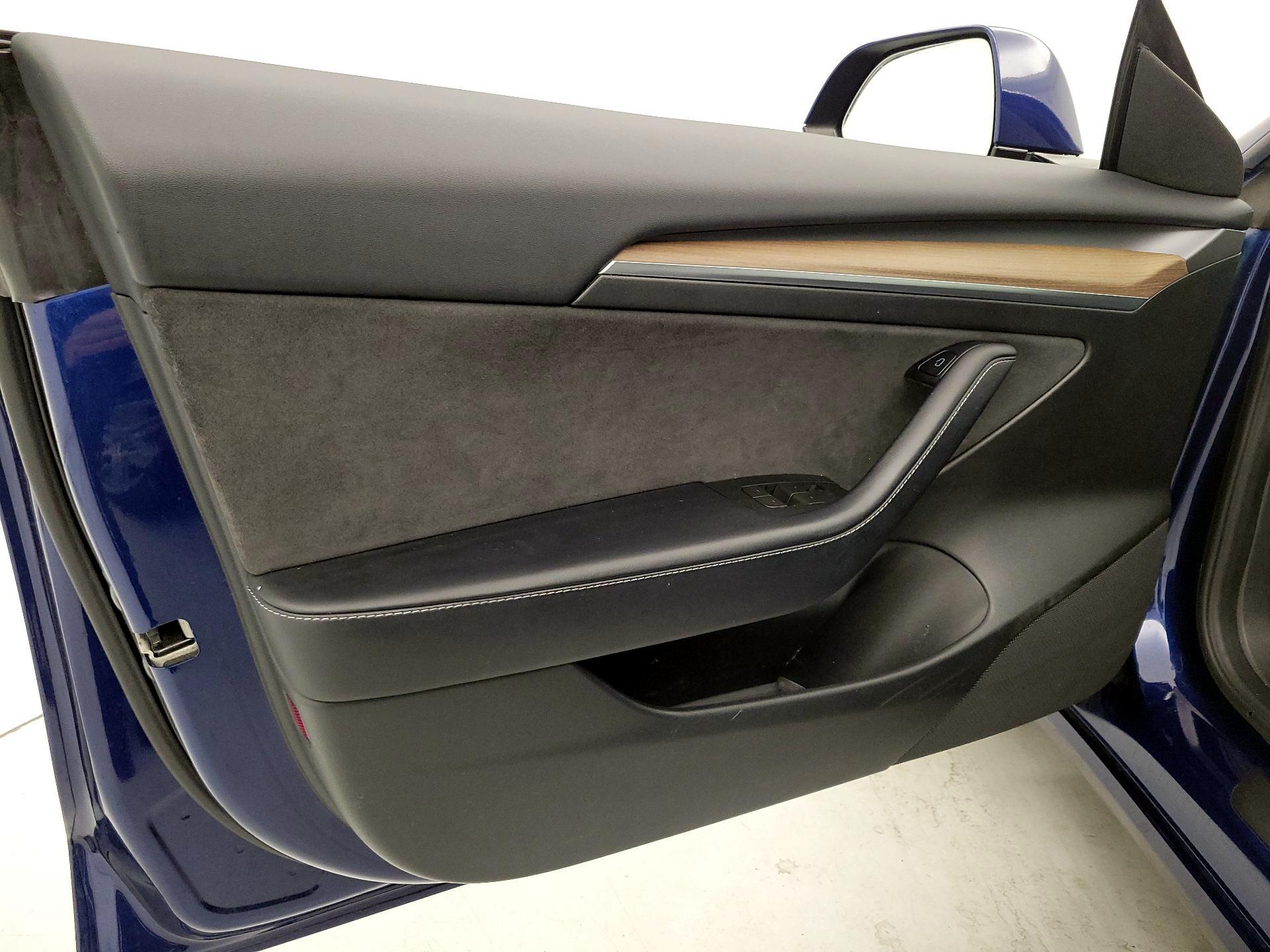 Thumbnail: 2023 Tesla Model 3 - 12