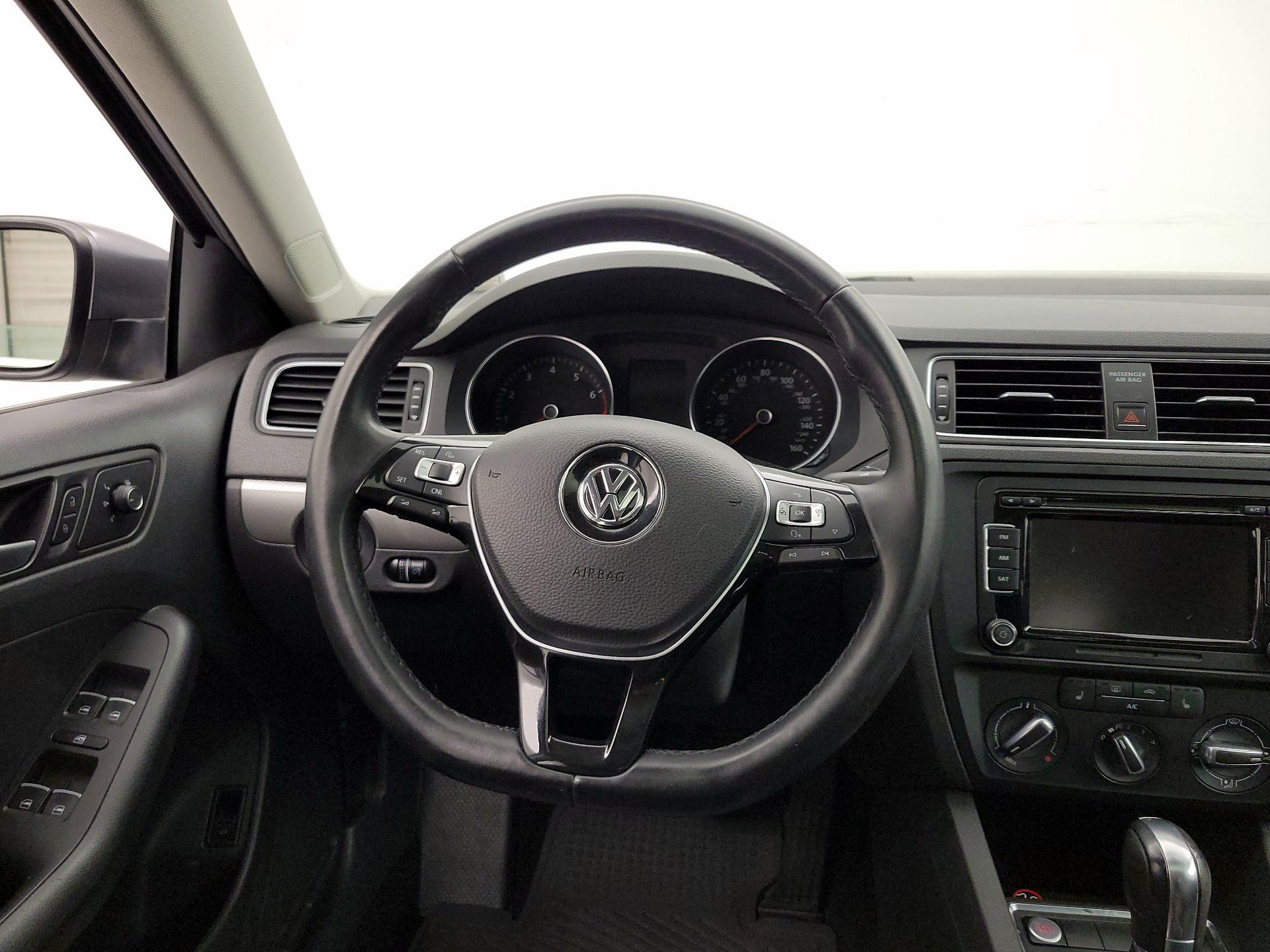 Thumbnail: 2015 Volkswagen Jetta - 10