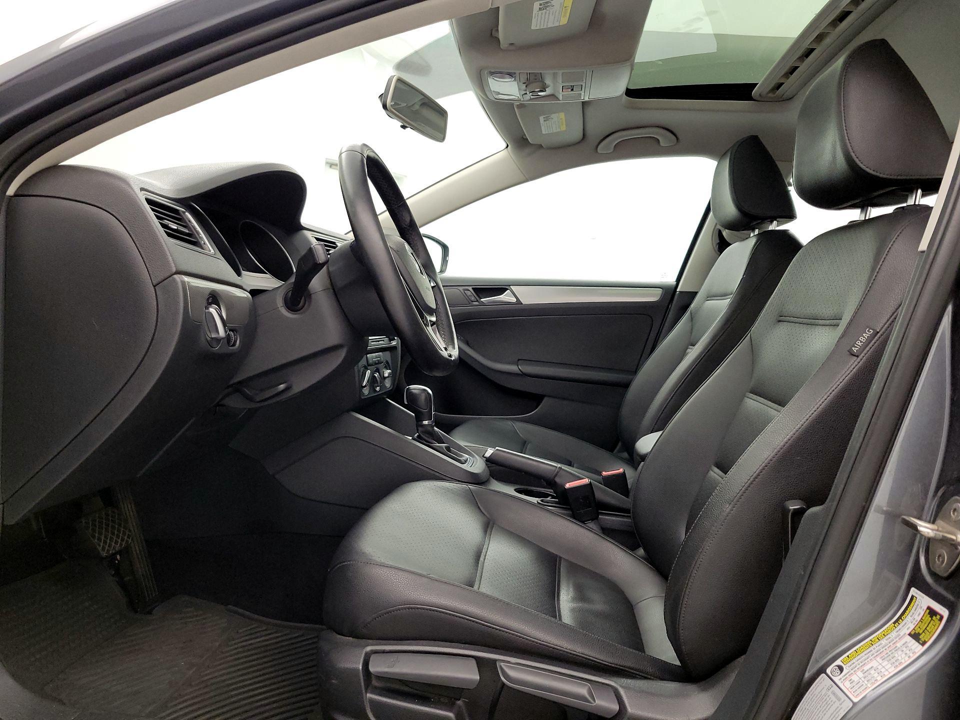 Thumbnail: 2015 Volkswagen Jetta - 11