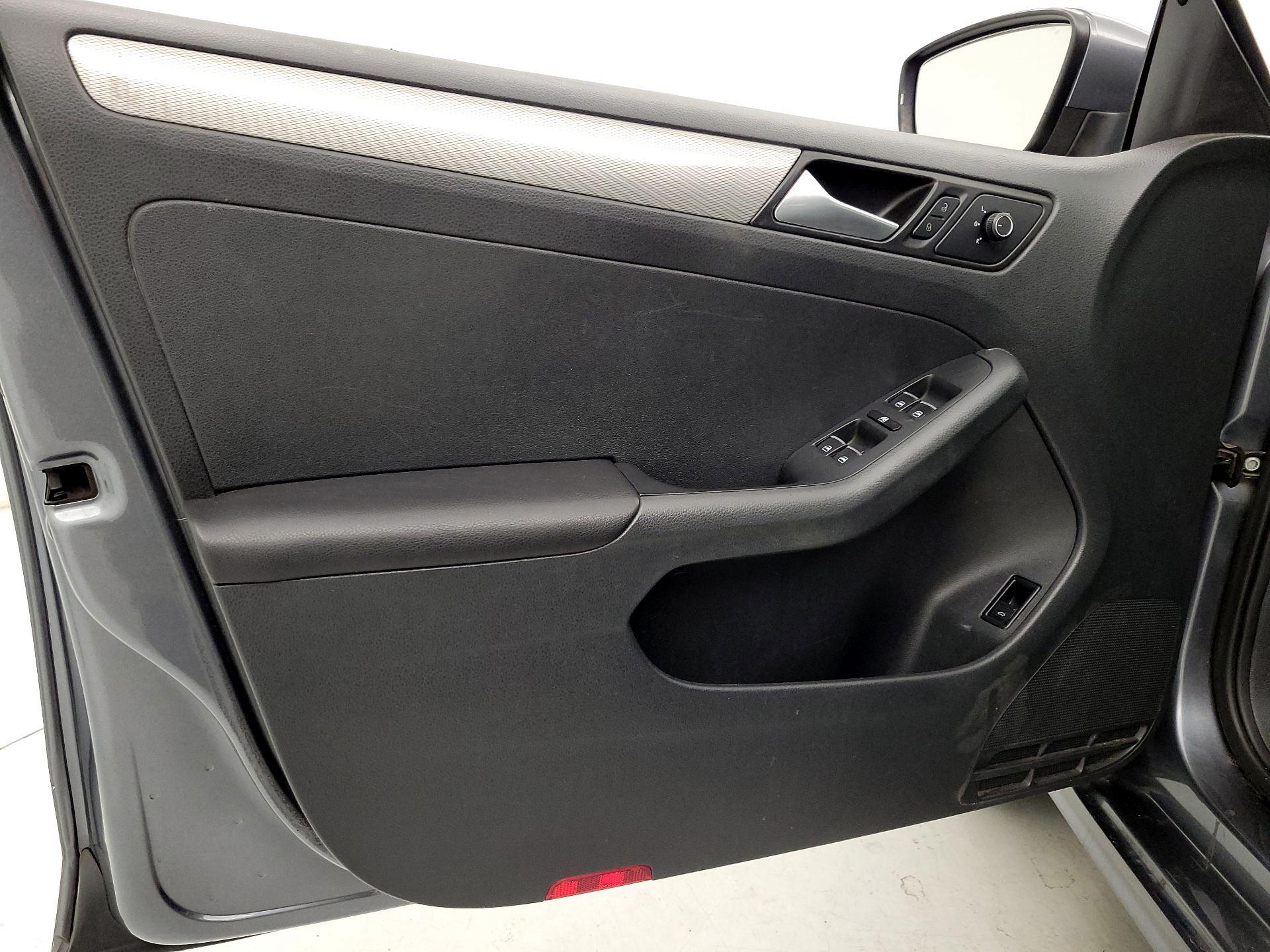 Thumbnail: 2015 Volkswagen Jetta - 12