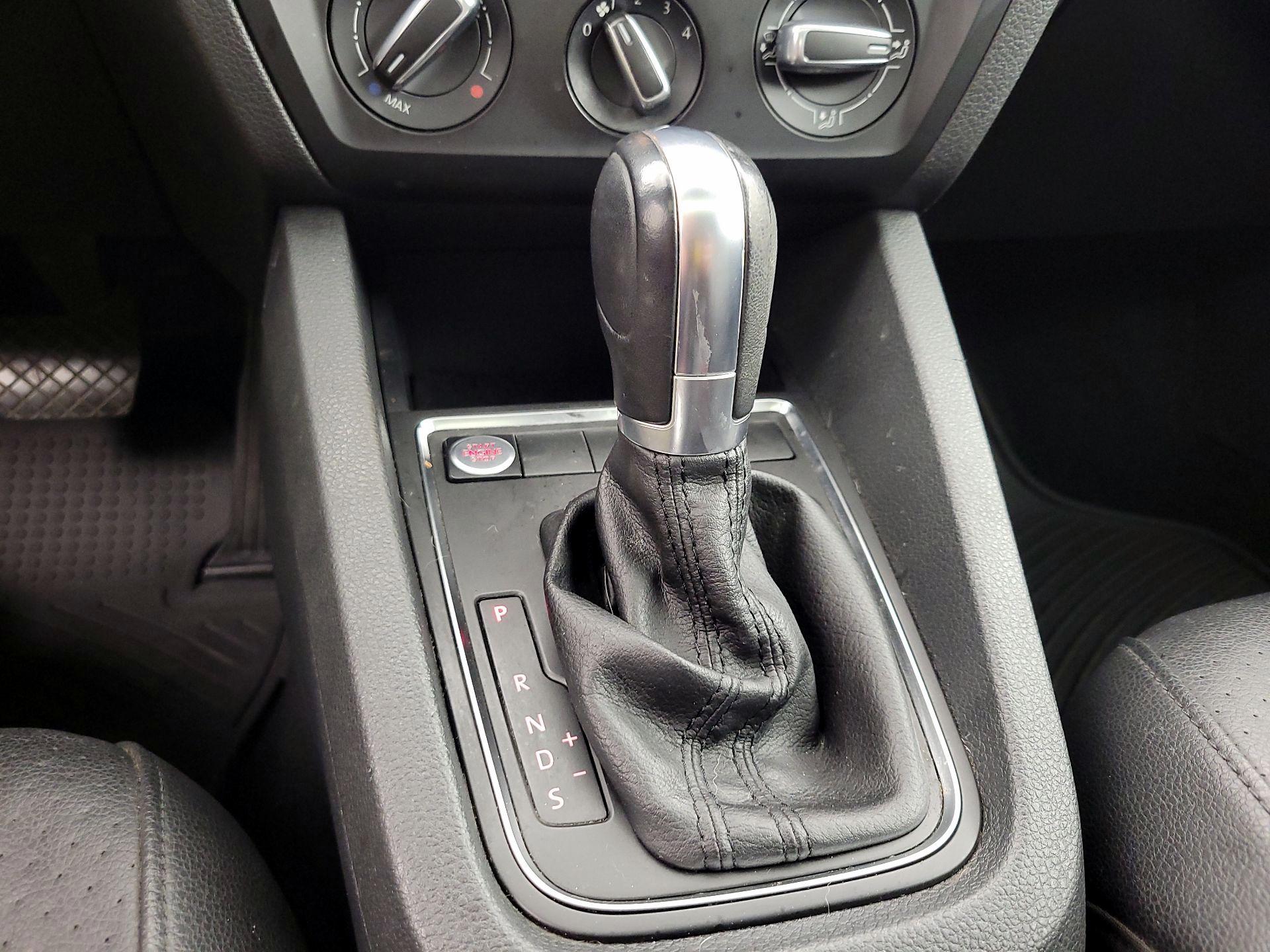 Thumbnail: 2015 Volkswagen Jetta - 17