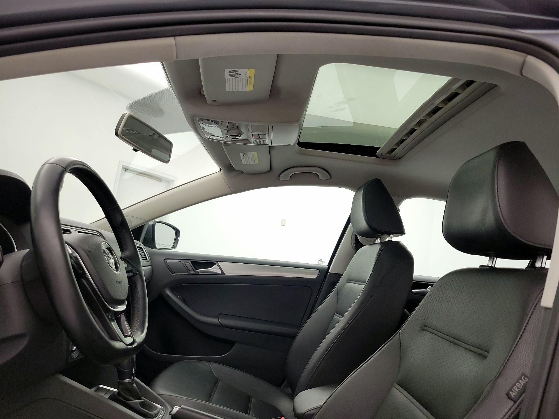 Thumbnail: 2015 Volkswagen Jetta - 19