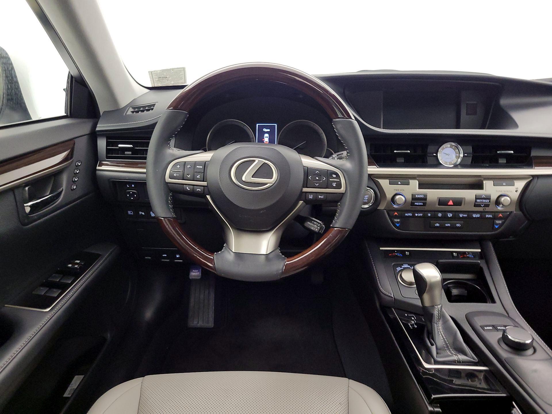 Thumbnail: 2017 Lexus ES - 10