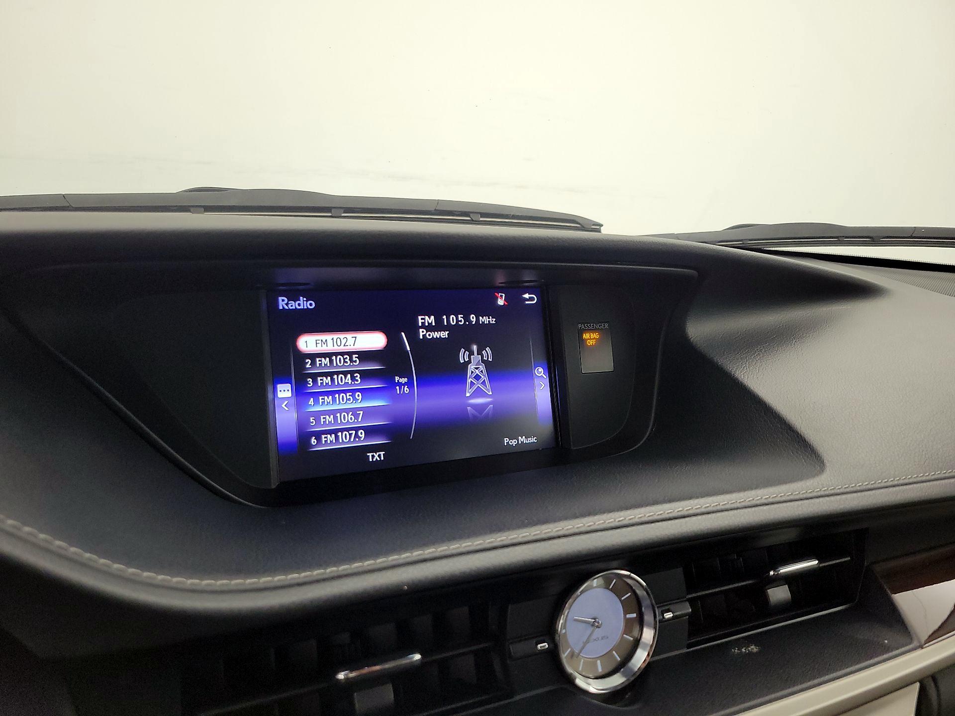 Thumbnail: 2017 Lexus ES - 15