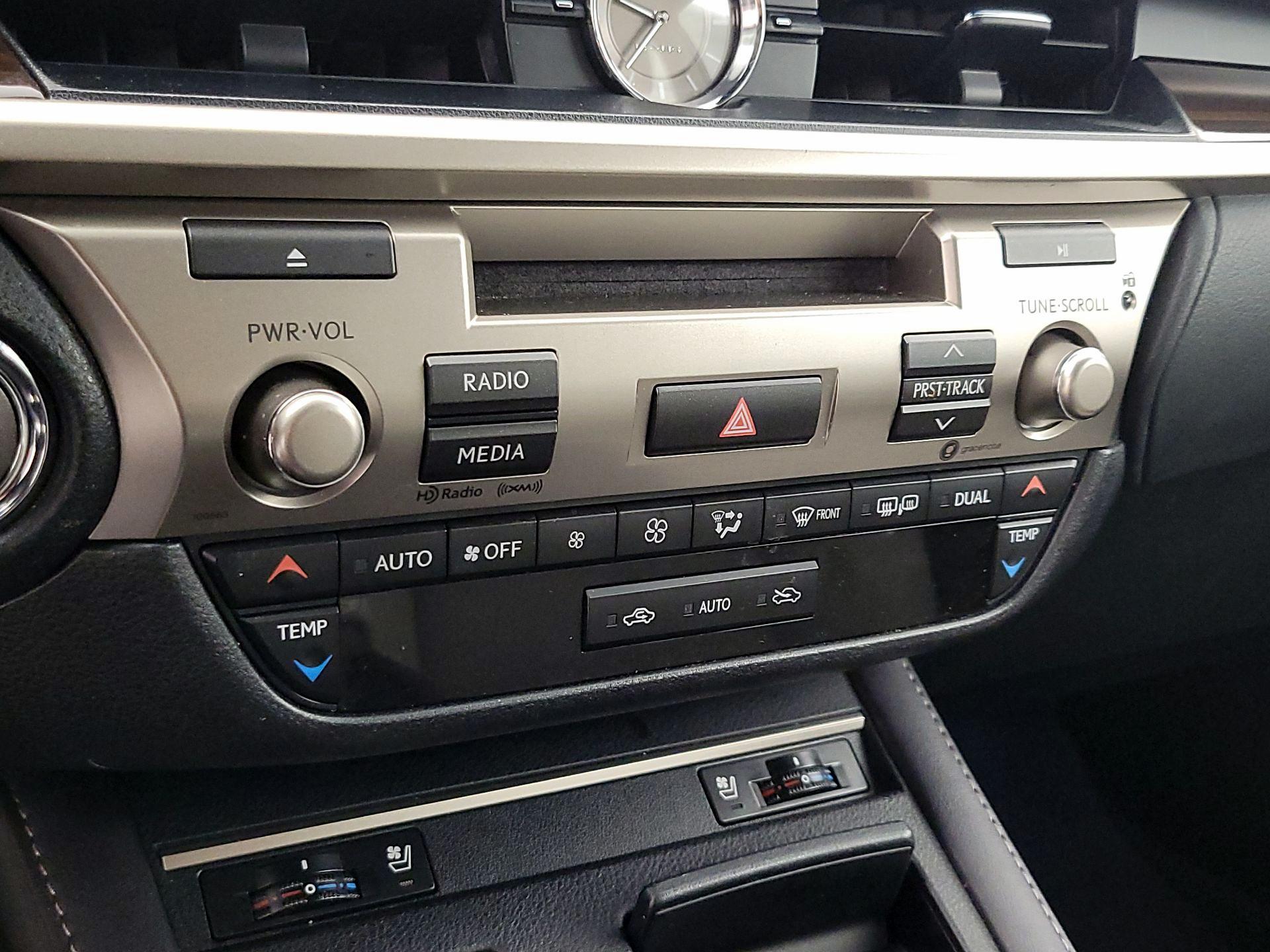 Thumbnail: 2017 Lexus ES - 16