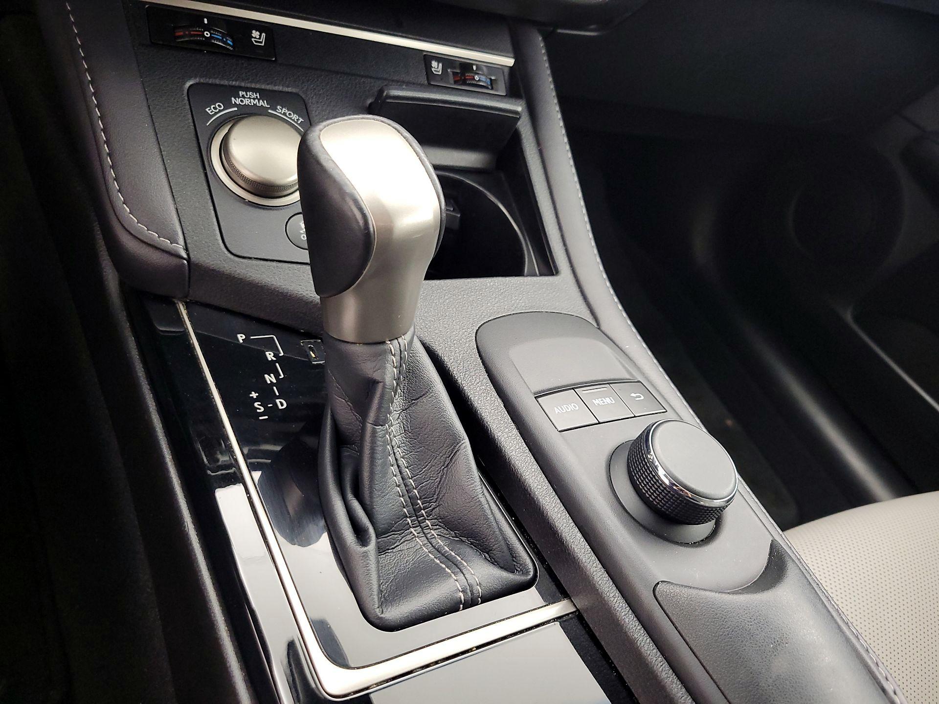 Thumbnail: 2017 Lexus ES - 17