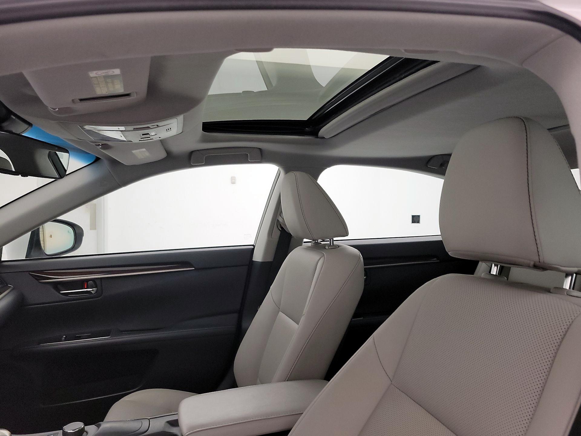 Thumbnail: 2017 Lexus ES - 18