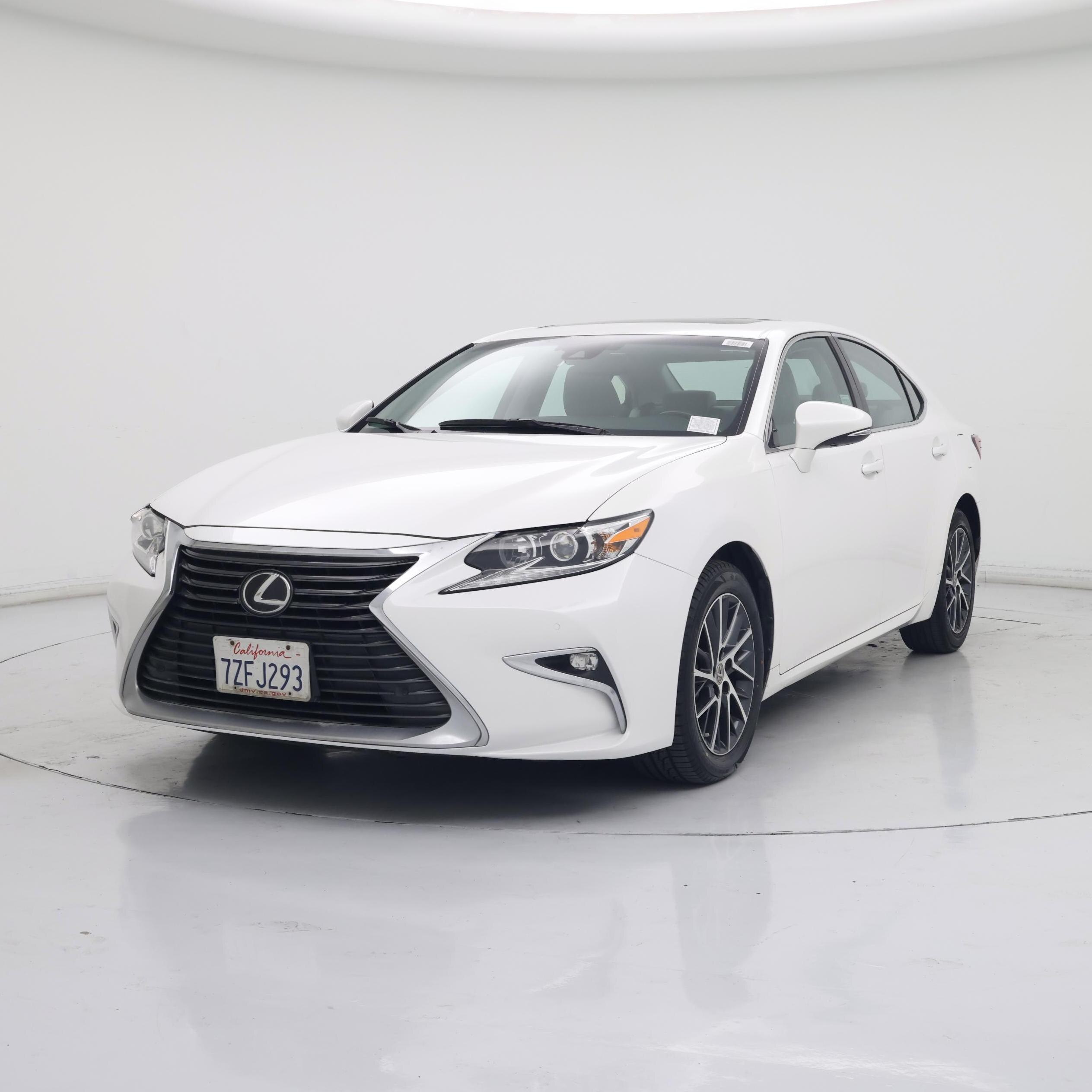 Thumbnail: 2017 Lexus ES - 4