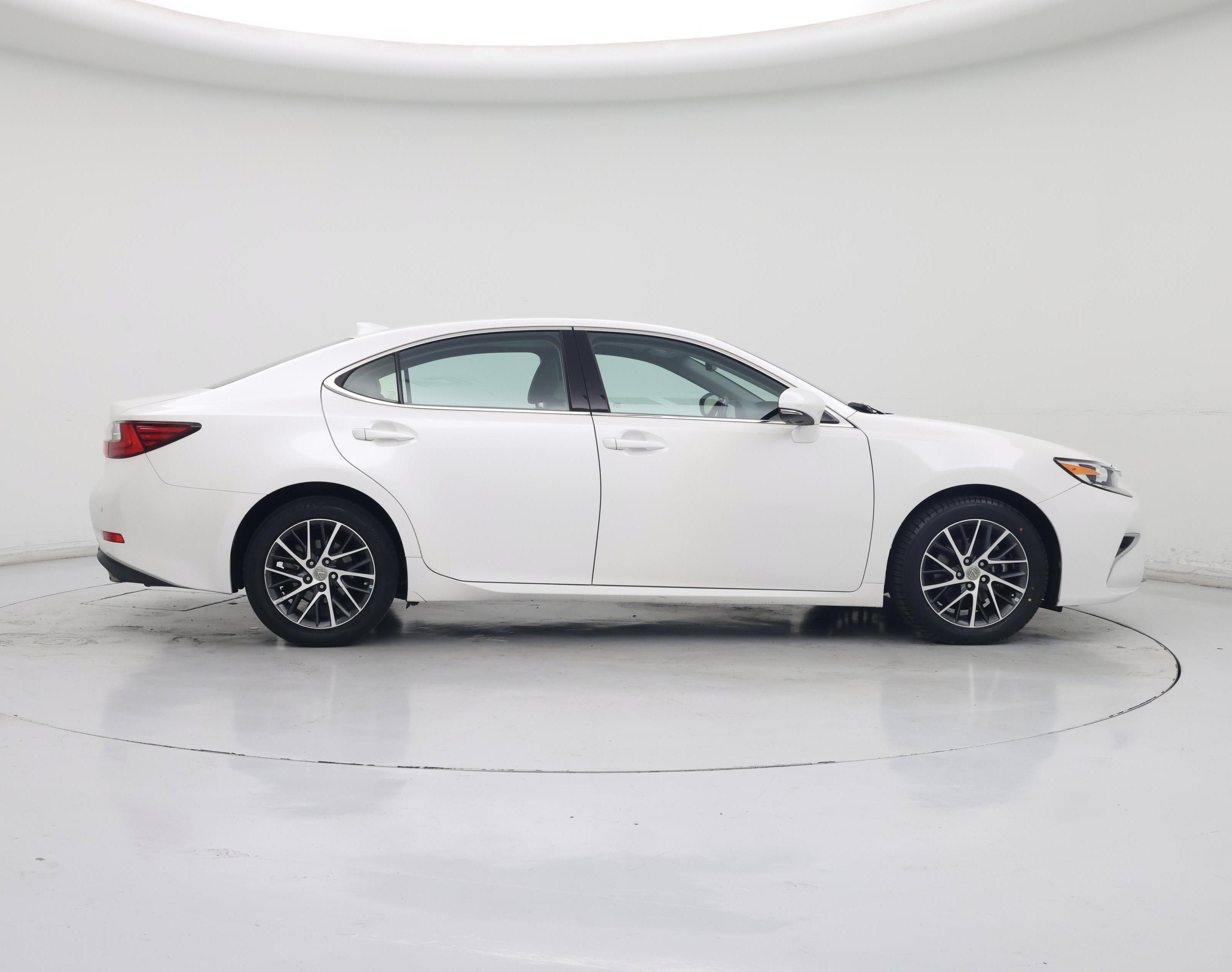Thumbnail: 2017 Lexus ES - 7