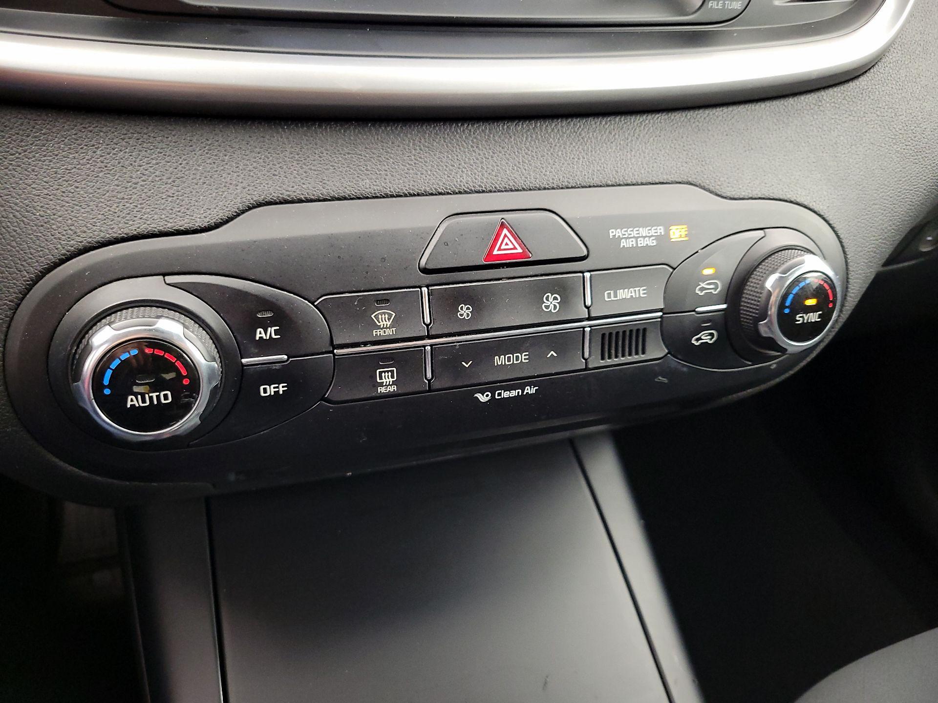 Thumbnail: 2018 Kia Sorento - 16