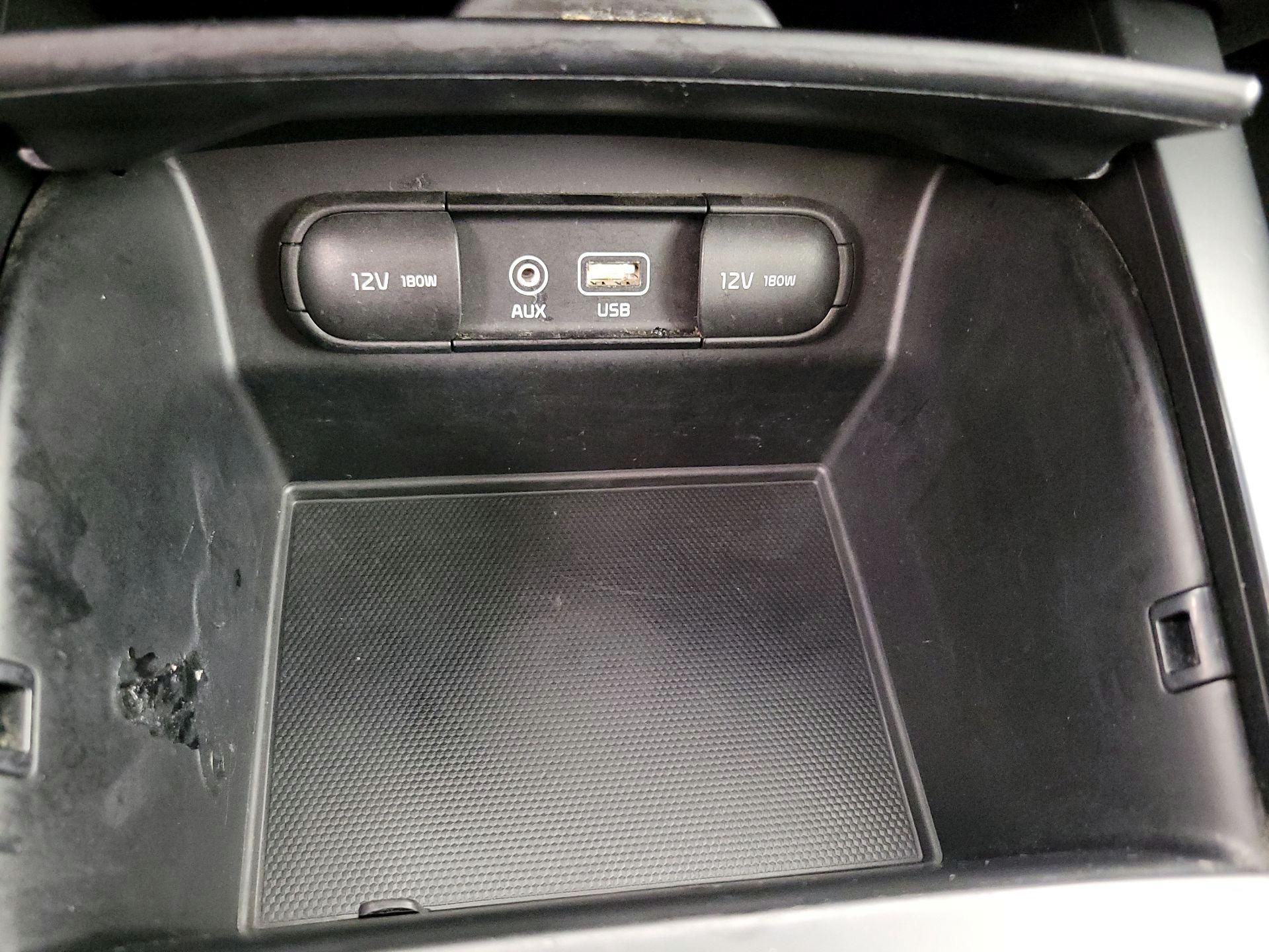 Thumbnail: 2018 Kia Sorento - 18