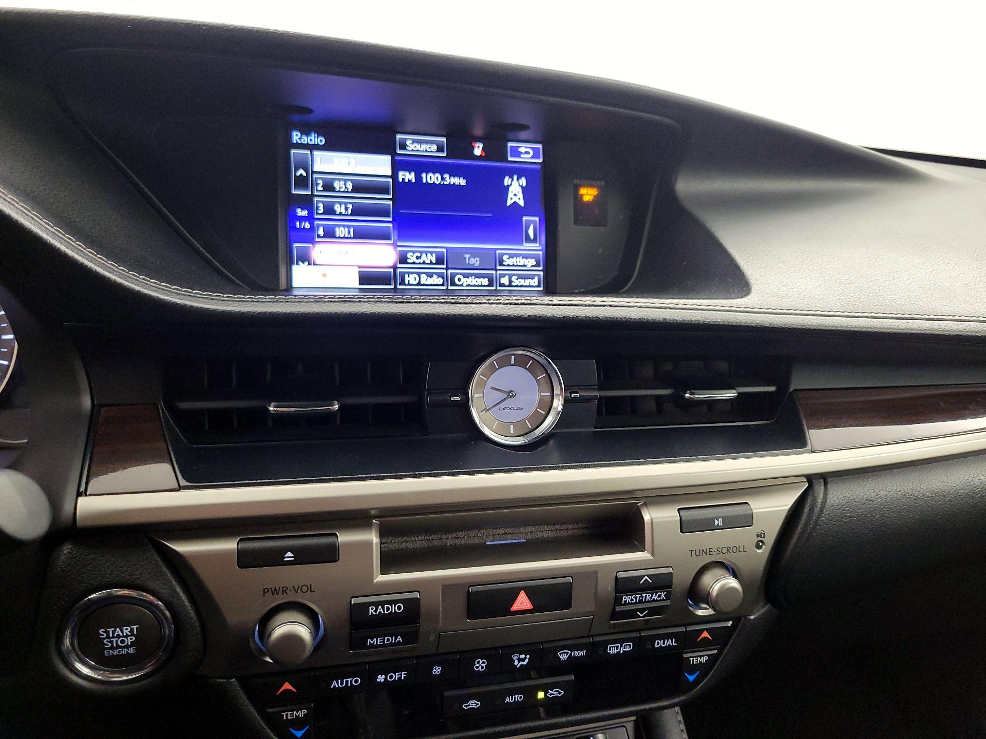 Thumbnail: 2016 Lexus ES - 16