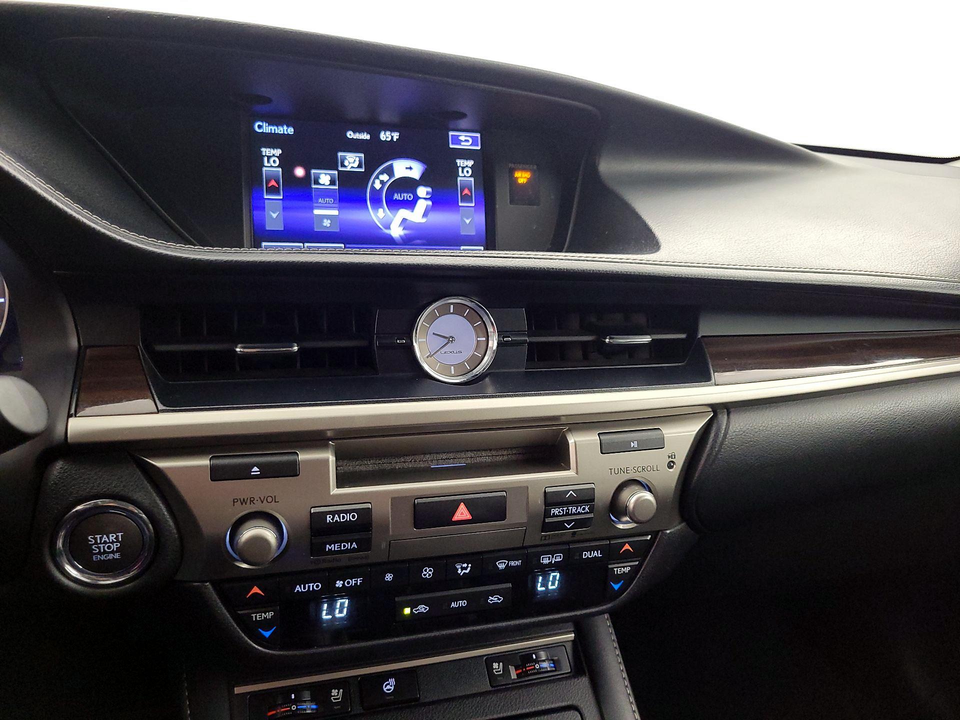 Thumbnail: 2016 Lexus ES - 17