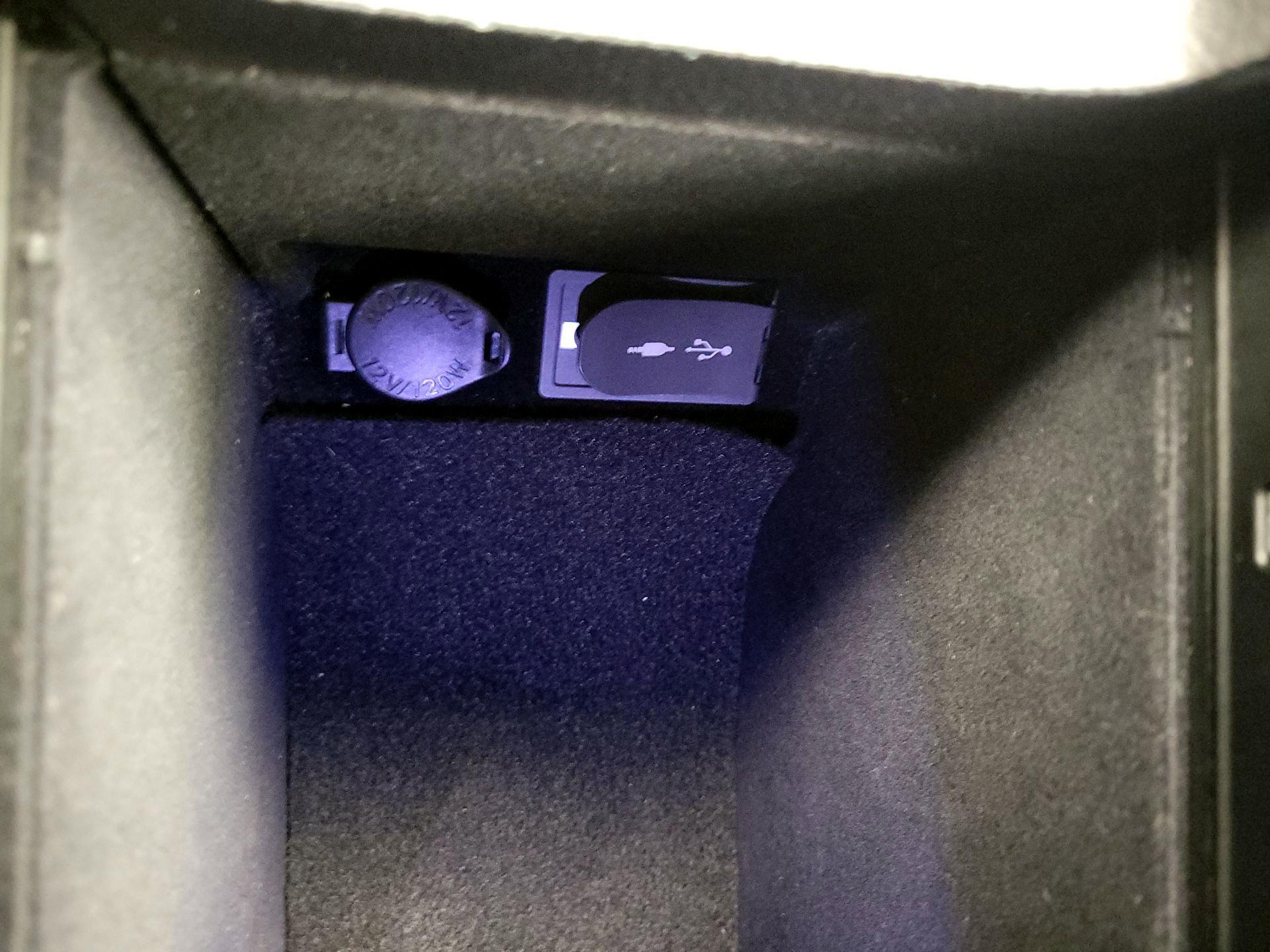 Thumbnail: 2016 Lexus ES - 19