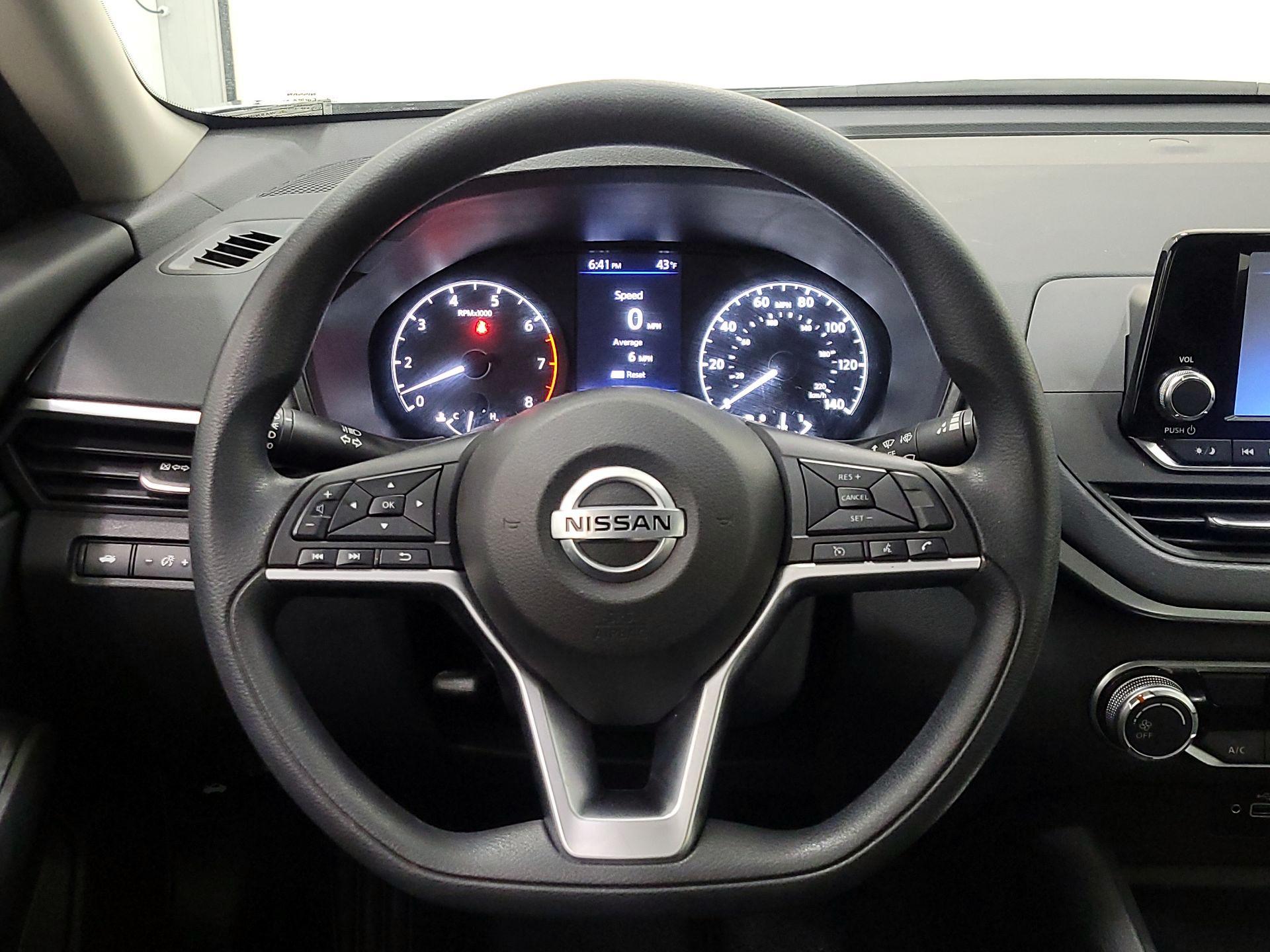 Thumbnail: 2022 Nissan Altima - 10