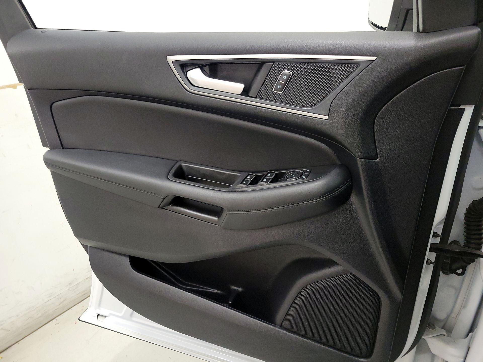 Thumbnail: 2021 Ford Edge - 12