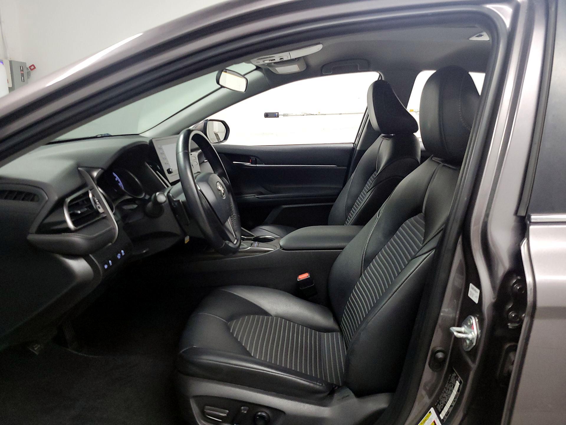 Thumbnail: 2022 Toyota Camry - 11