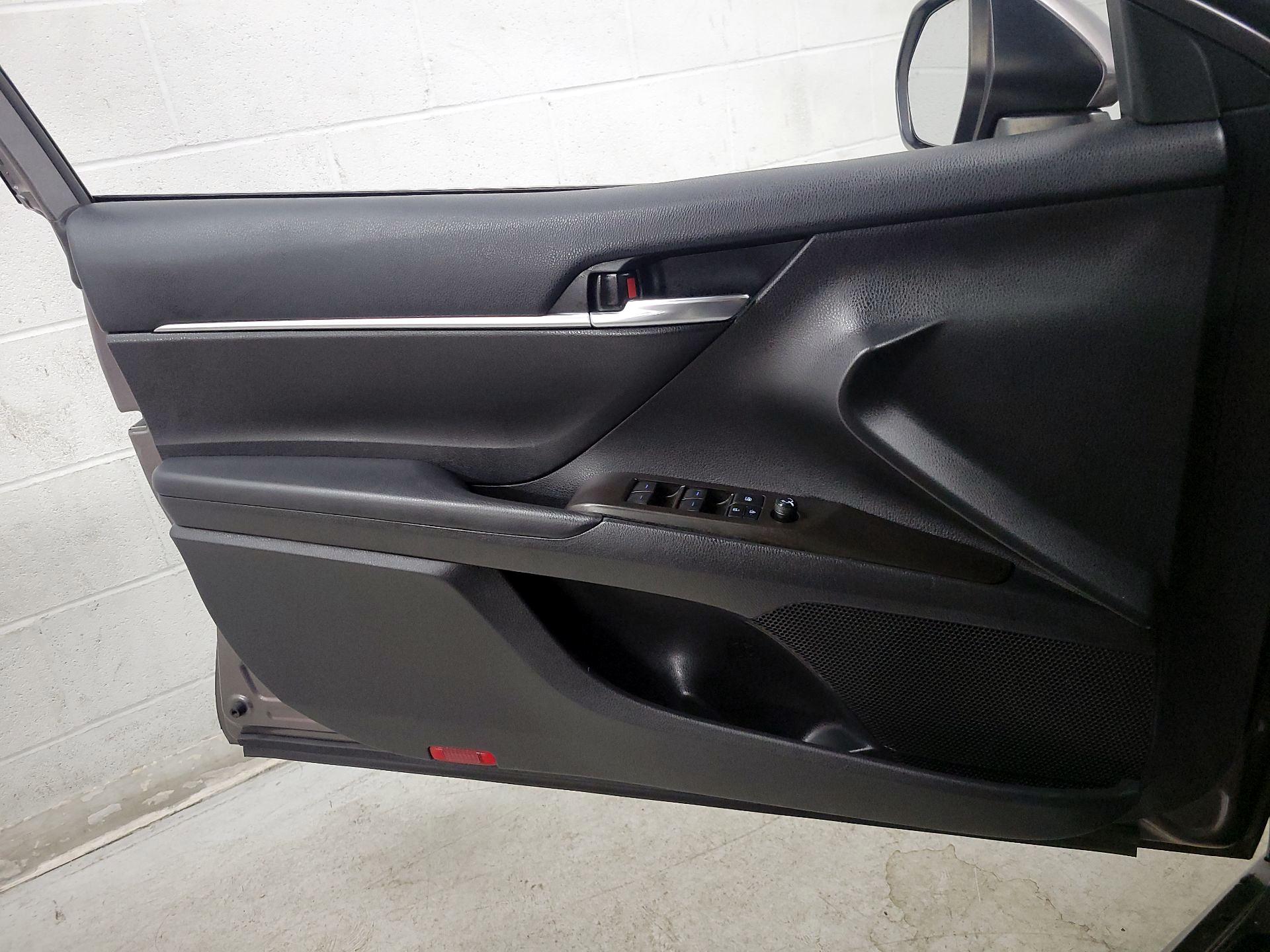 Thumbnail: 2022 Toyota Camry - 12