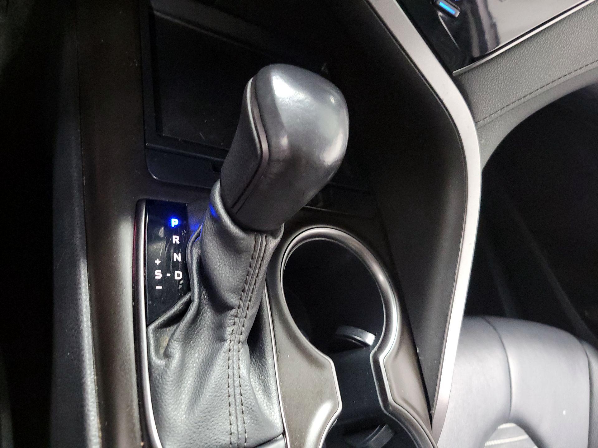 Thumbnail: 2022 Toyota Camry - 16