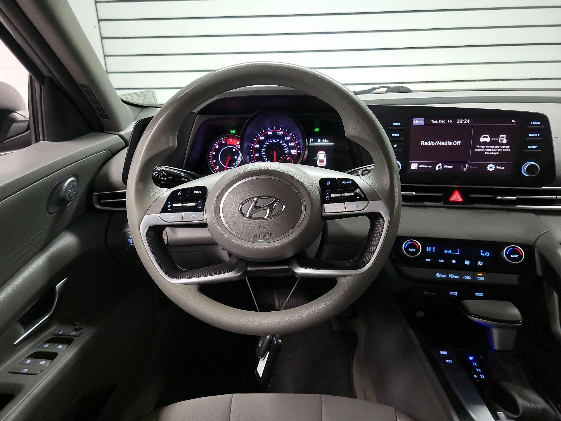 Thumbnail: 2023 Hyundai Elantra - 10