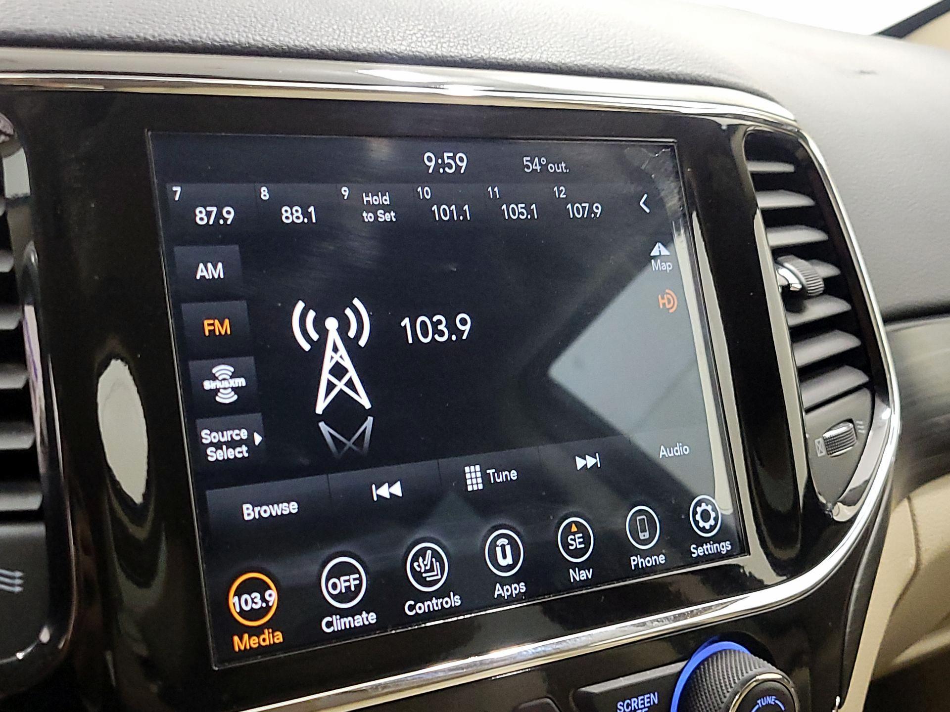 Thumbnail: 2022 Jeep Grand Cherokee - 16