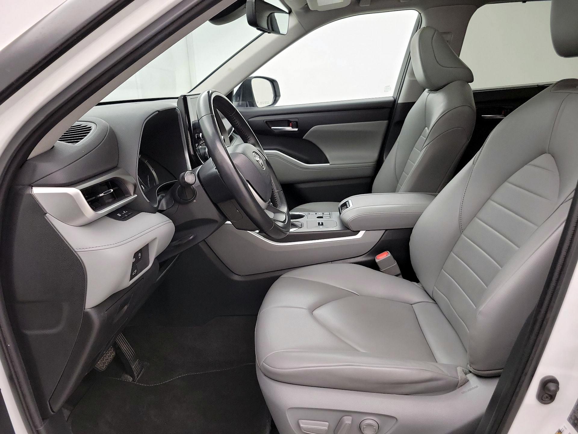 Thumbnail: 2023 Toyota Highlander - 11