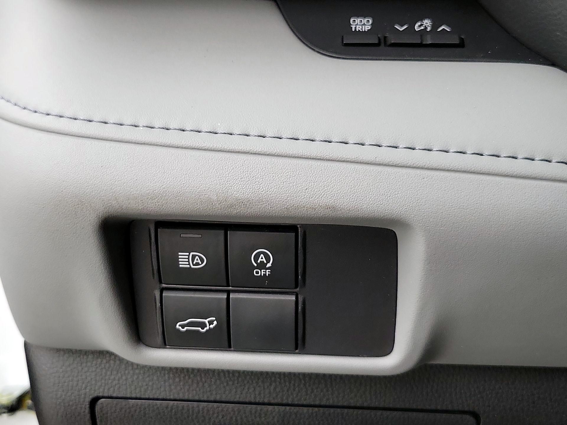 Thumbnail: 2023 Toyota Highlander - 13