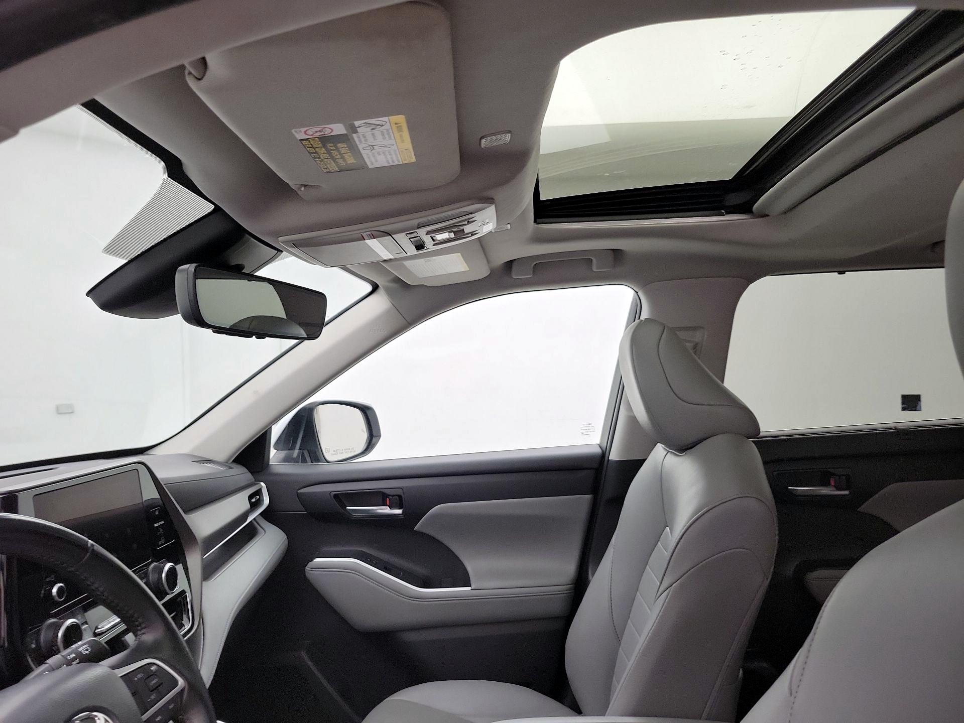 Thumbnail: 2023 Toyota Highlander - 20