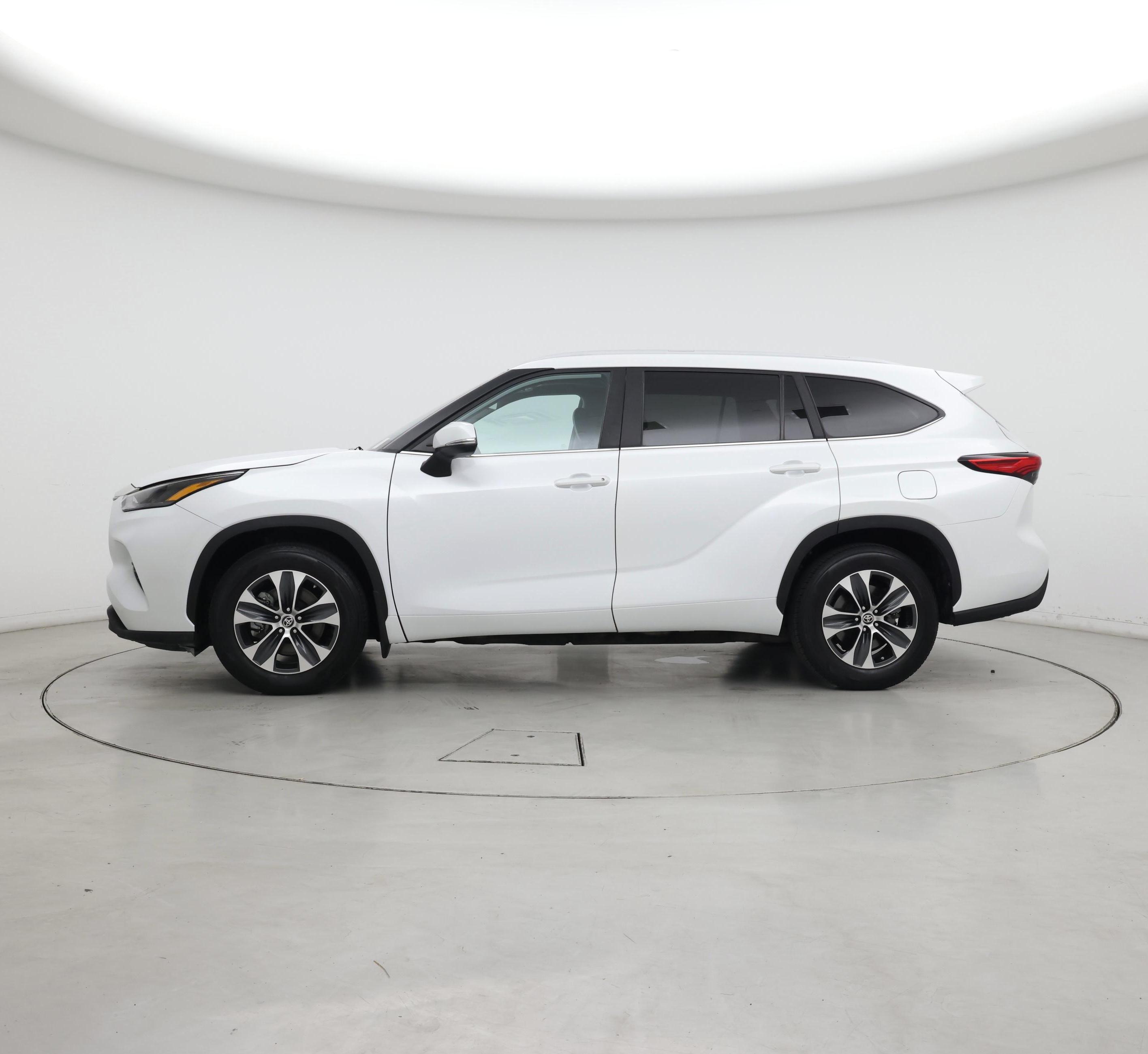 Thumbnail: 2023 Toyota Highlander - 3