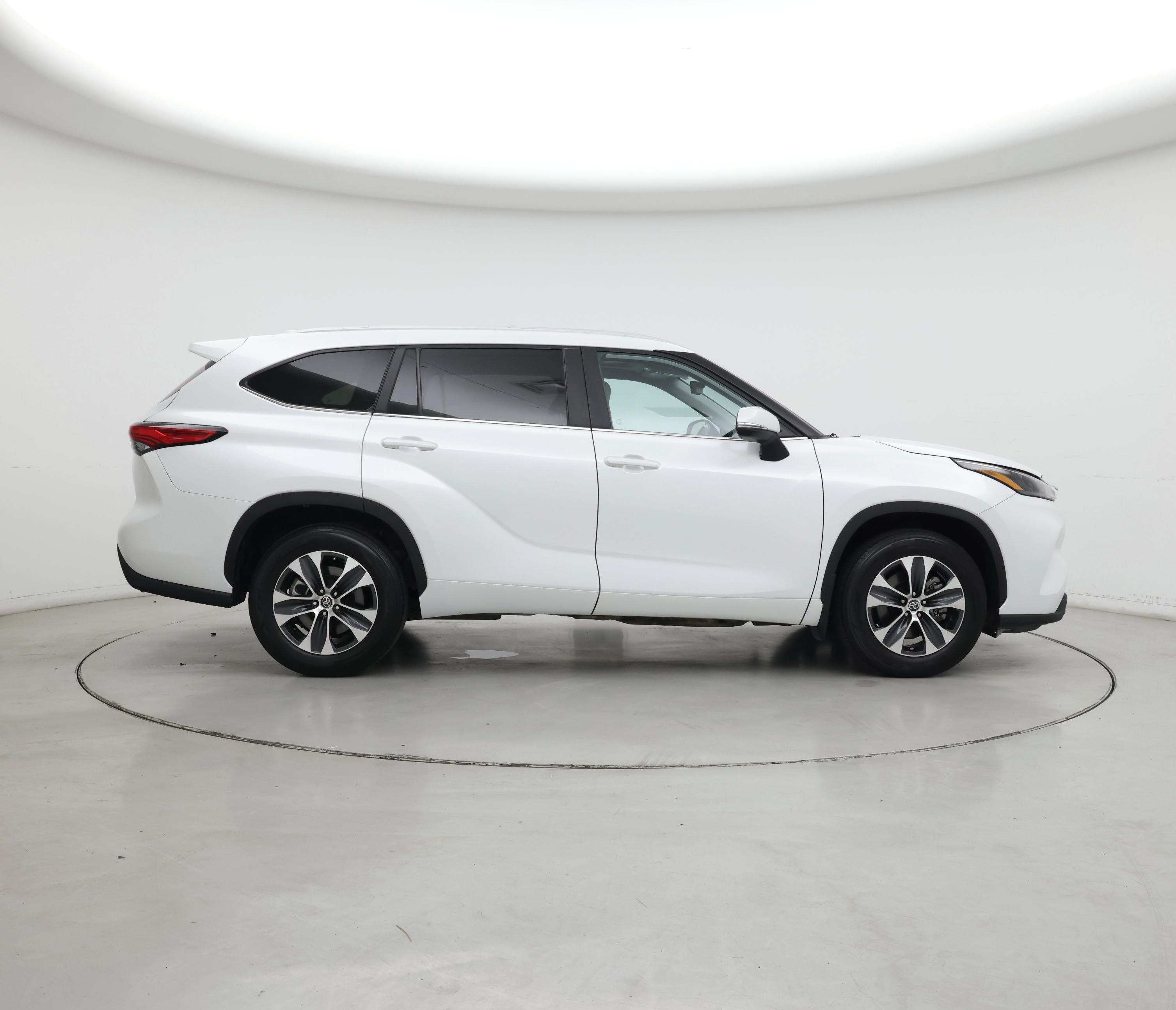 Thumbnail: 2023 Toyota Highlander - 7