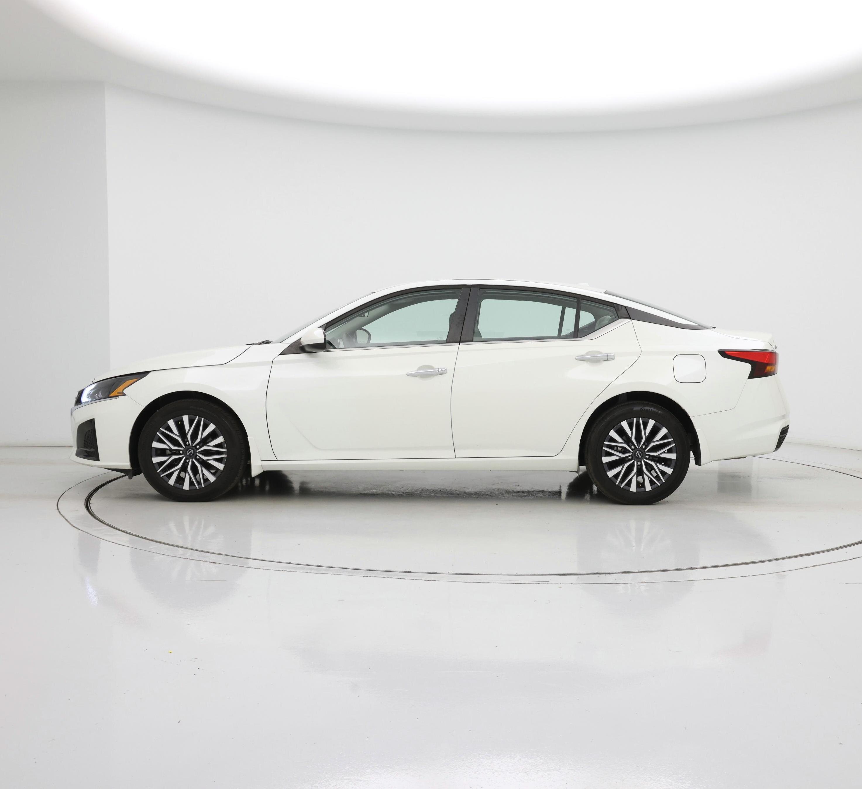 Thumbnail: 2023 Nissan Altima - 3