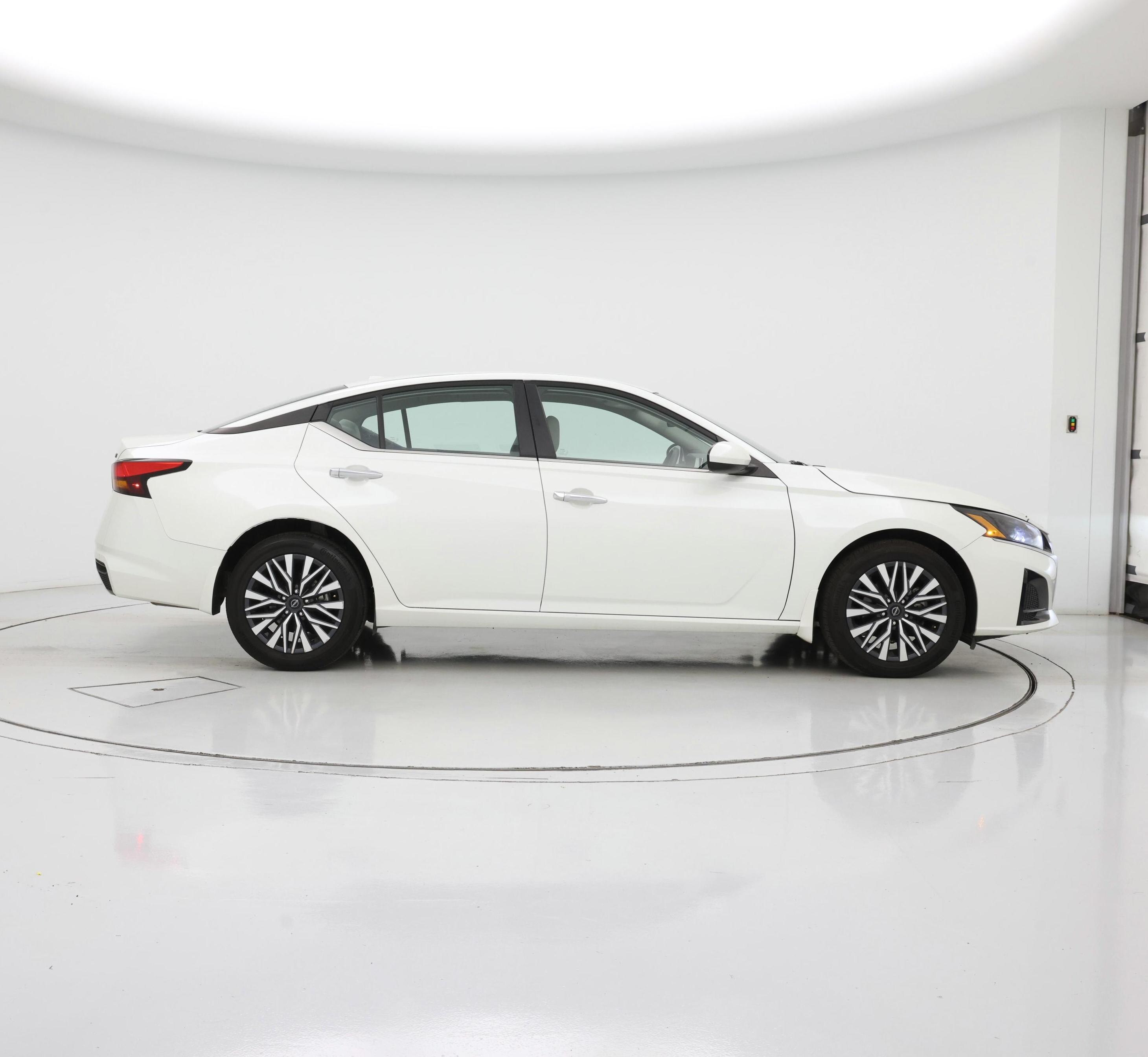 Thumbnail: 2023 Nissan Altima - 7