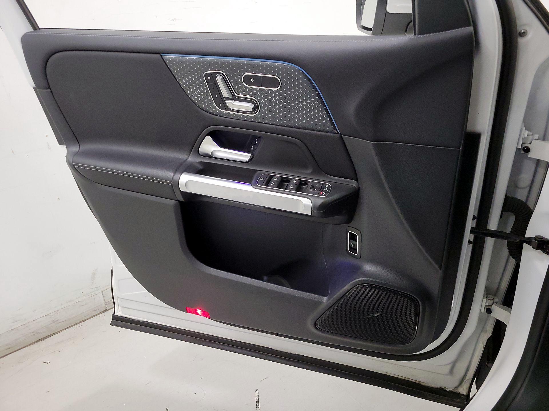 Thumbnail: 2024 Mercedes-Benz GLB - 12