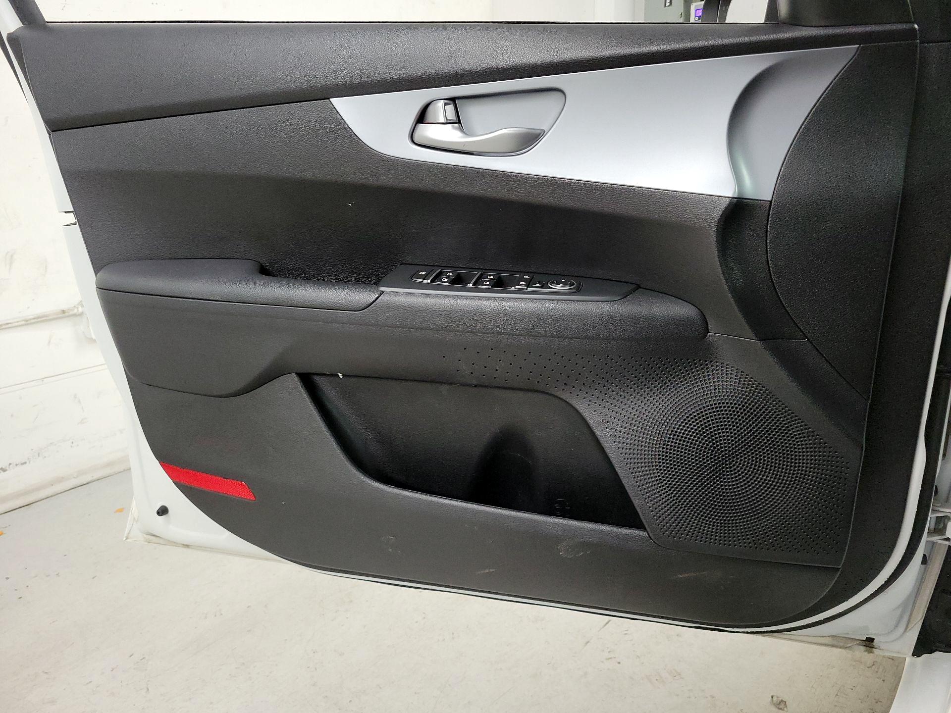 Thumbnail: 2023 Kia Forte - 10