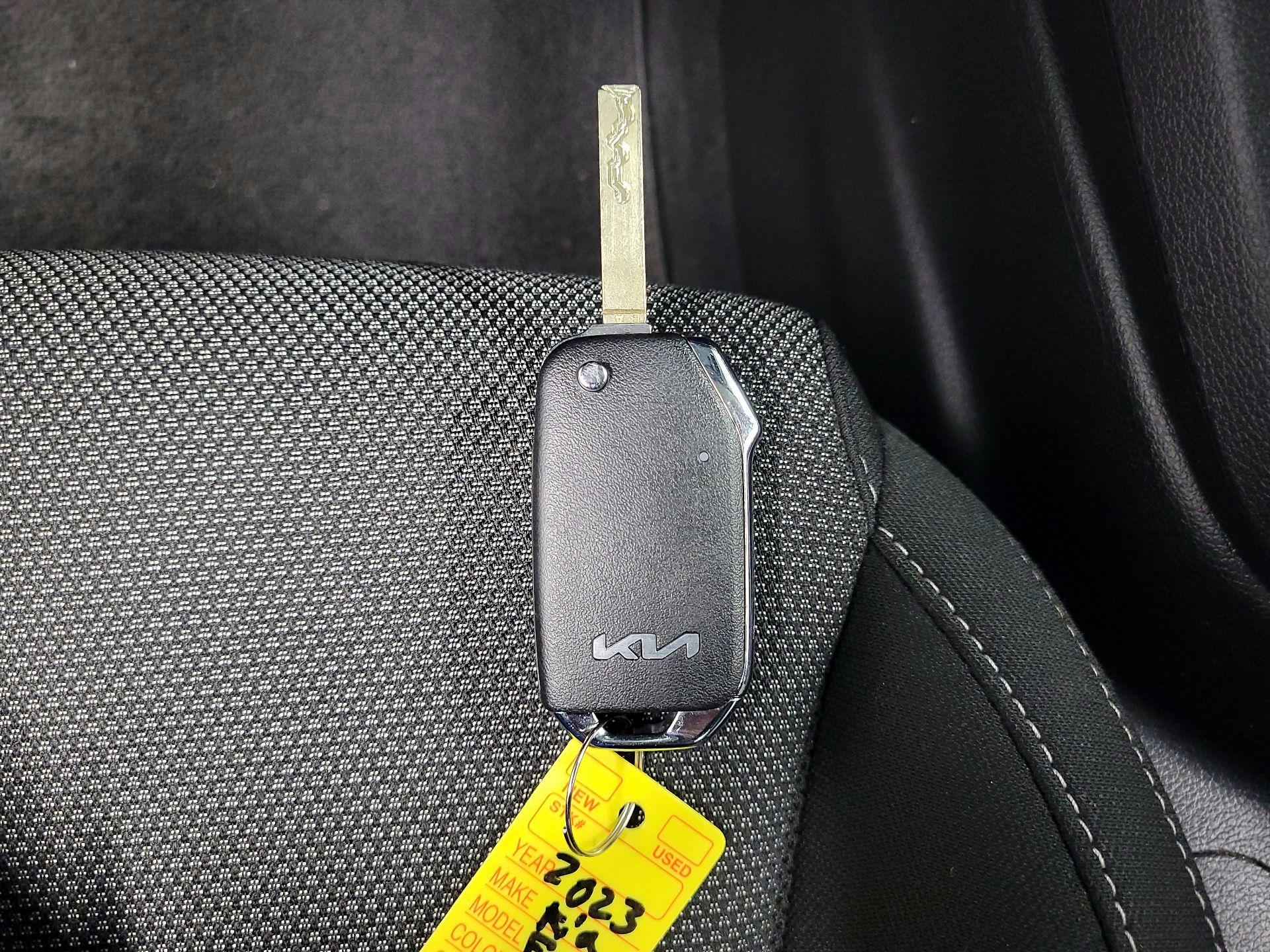 Thumbnail: 2023 Kia Forte - 17