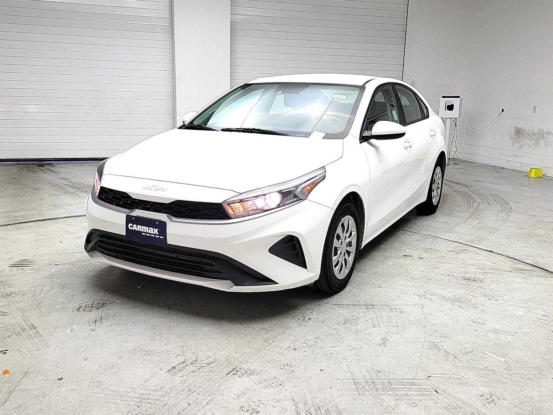 Thumbnail: 2023 Kia Forte - 3