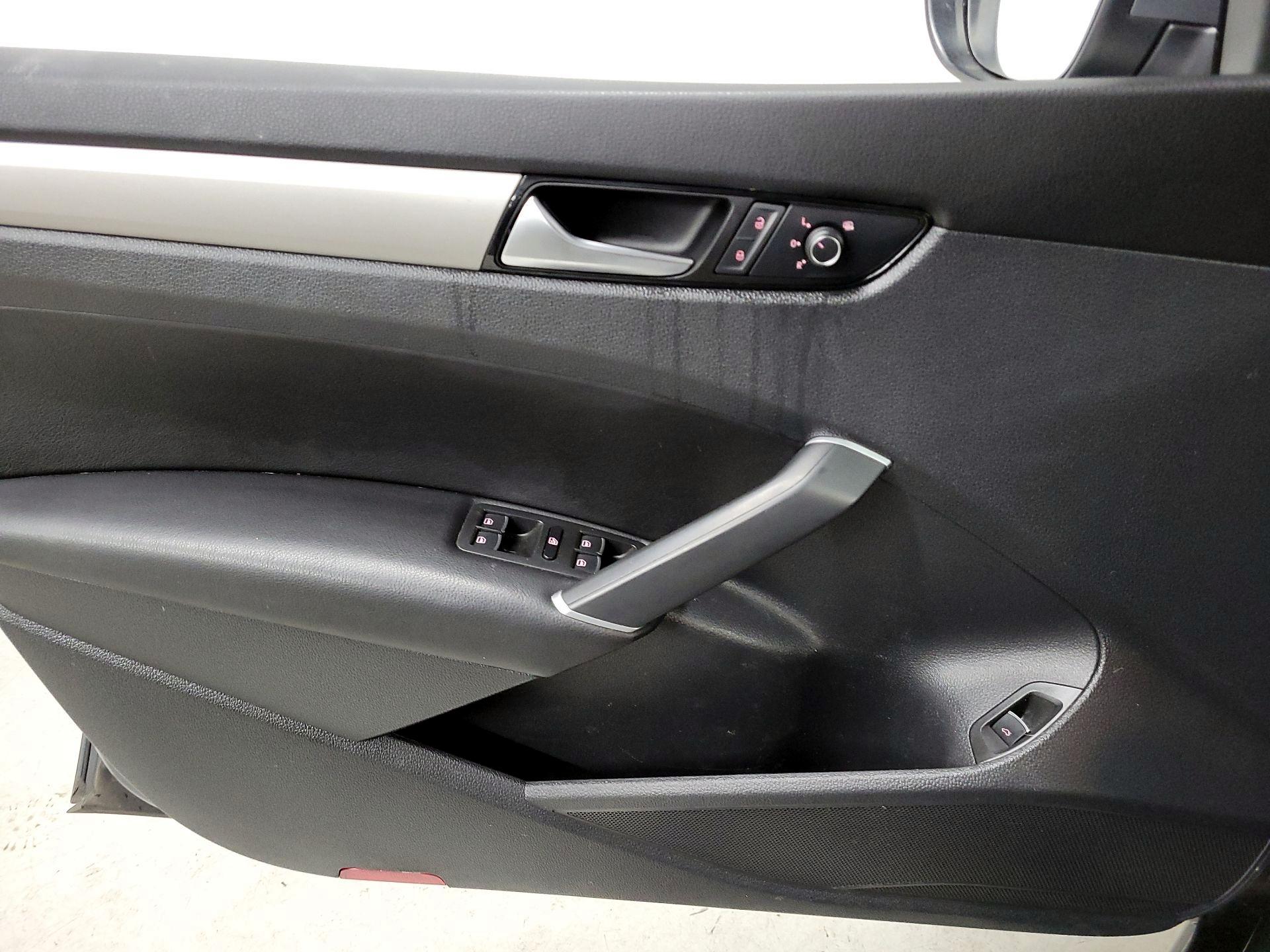 Thumbnail: 2022 Volkswagen Passat - 12